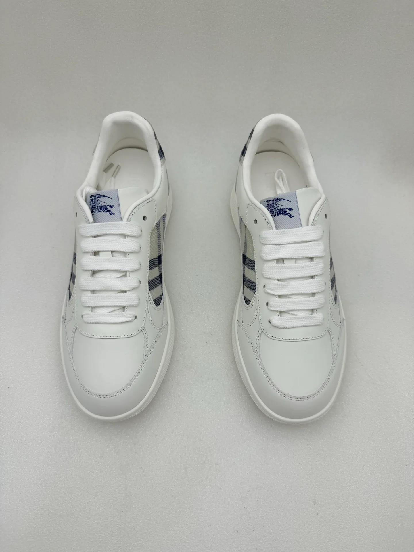 Кроссовки Женские Burberry 18589211