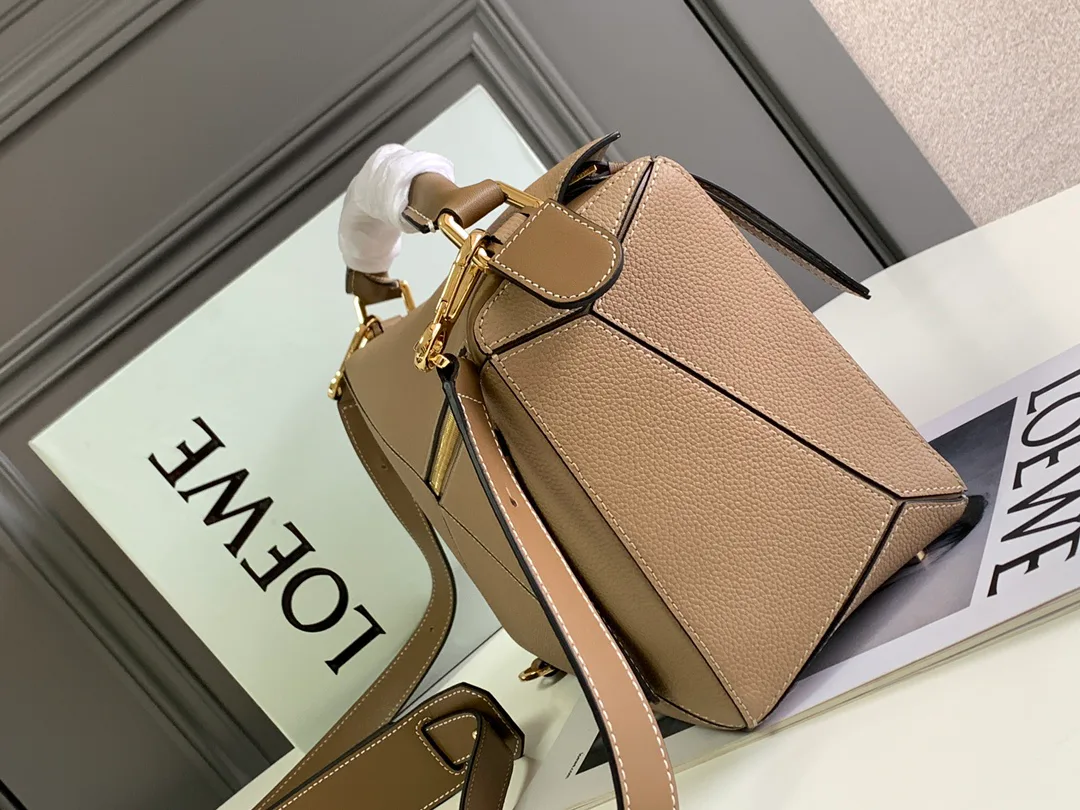 Классические Сумки Женские Loewe 11674574