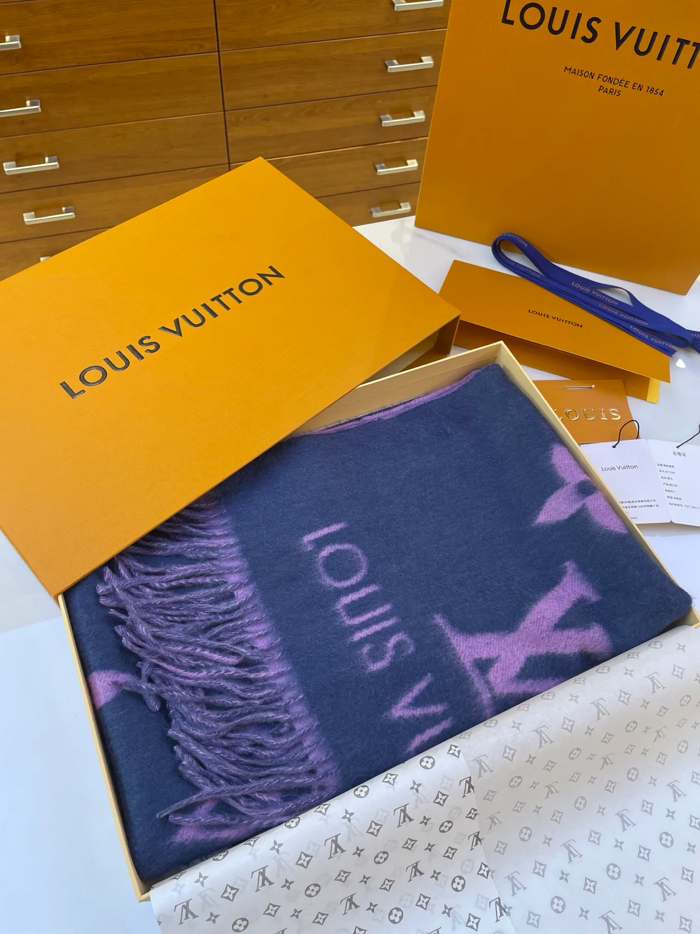 Шарфы Louis Vuitton 266405