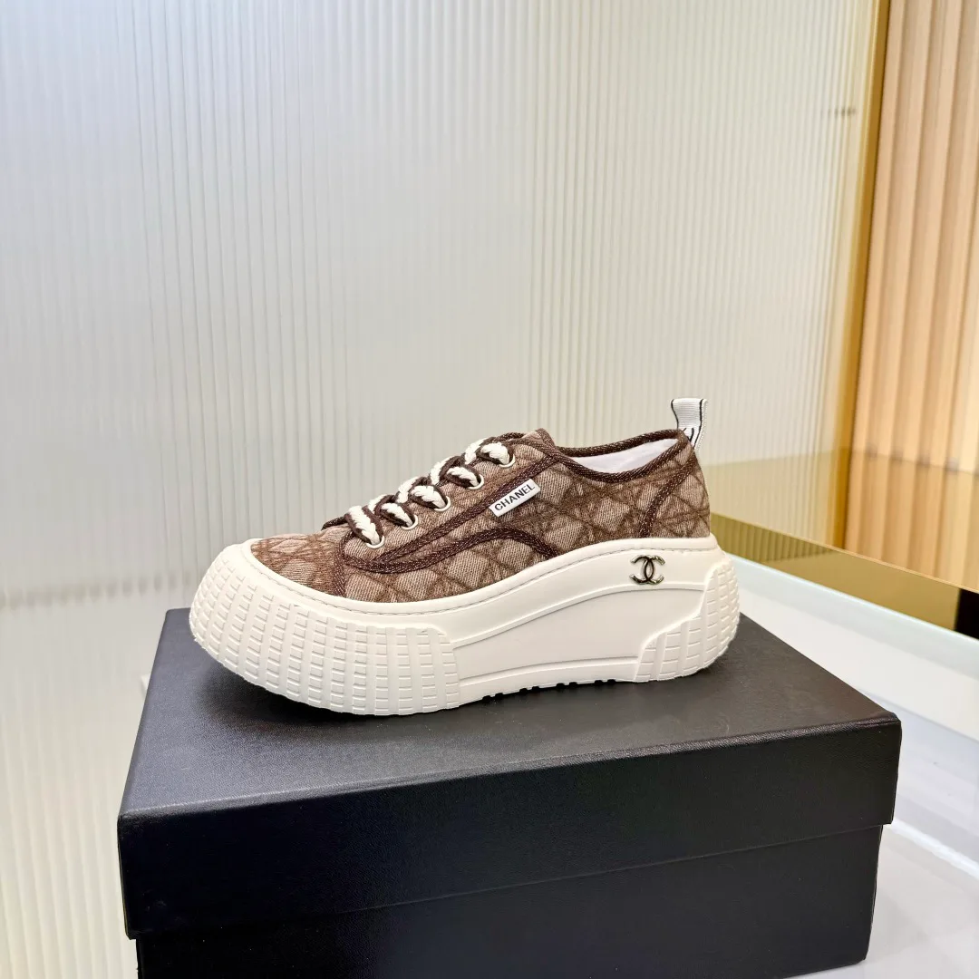 Кроссовки Женские Chanel 18366992