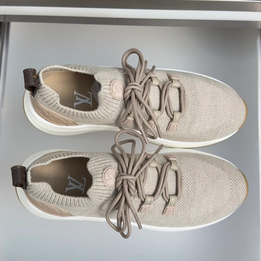 Кроссовки Женские Louis Vuitton 17950536