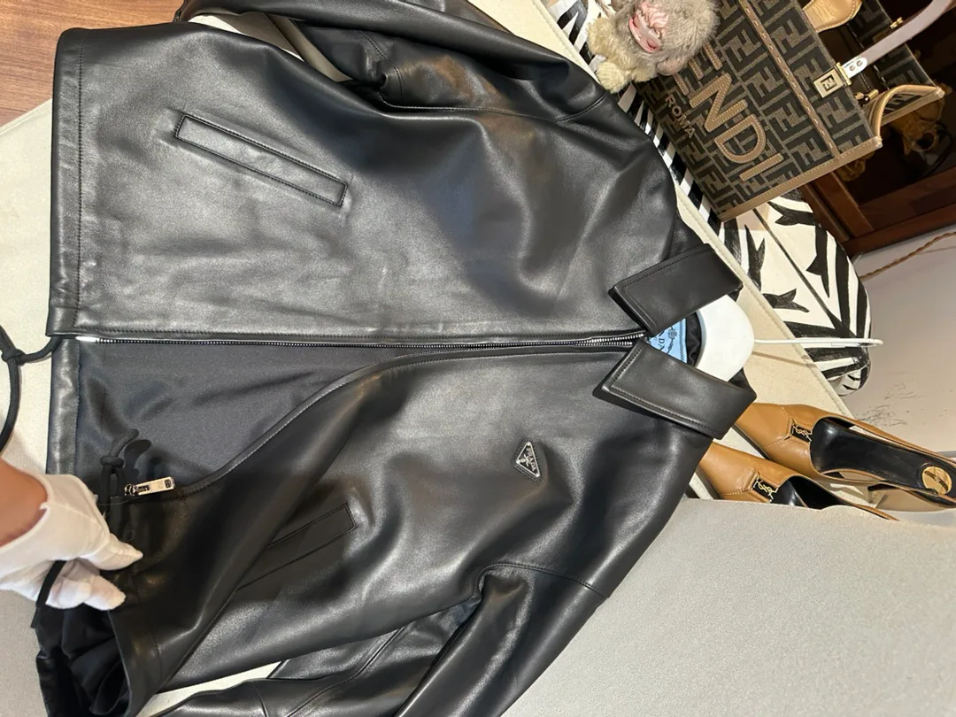 Кожаные Куртки И Дублёнки Женские Prada 11491683