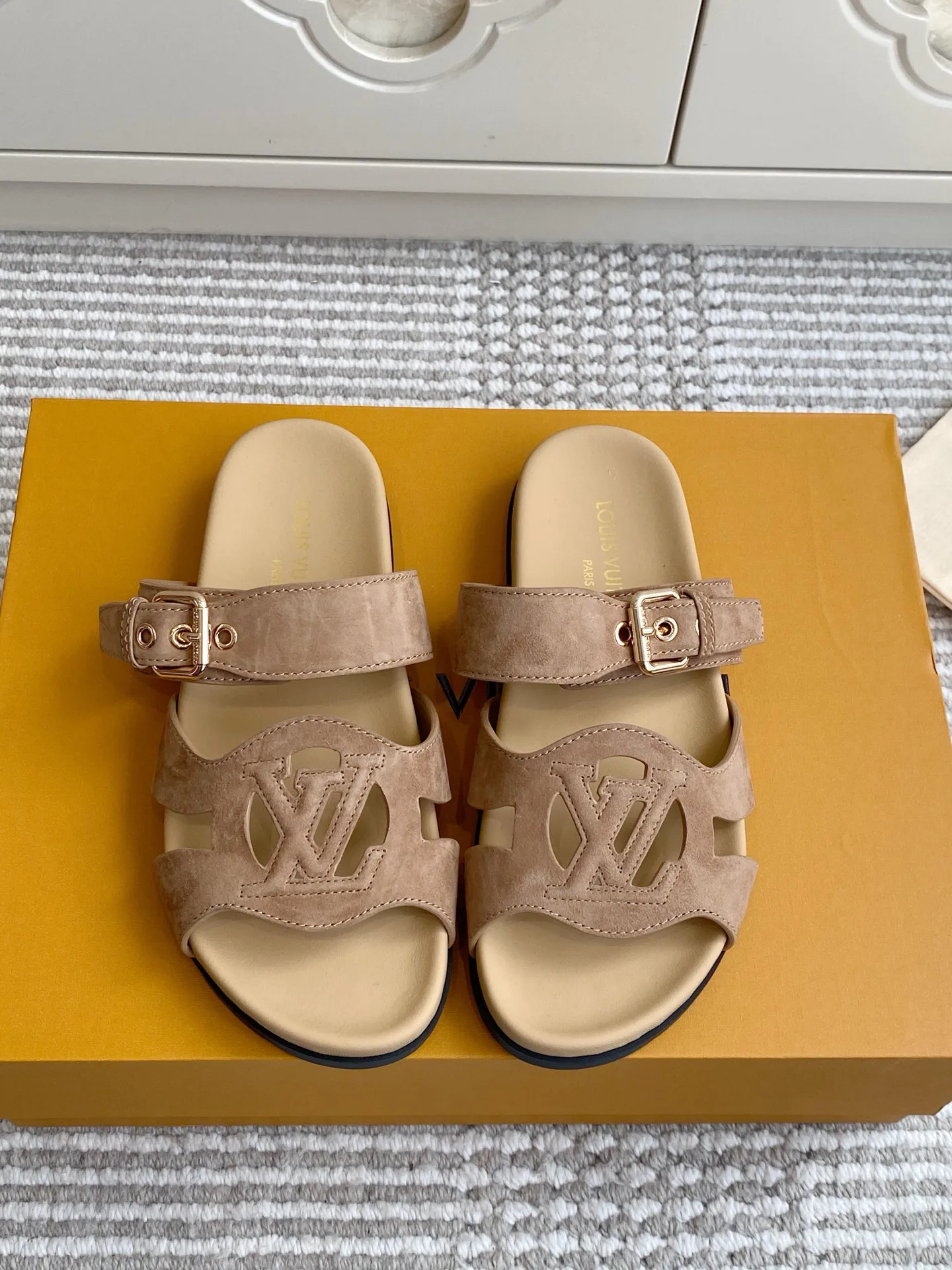 Шлепанцы Женские Louis Vuitton 17572154