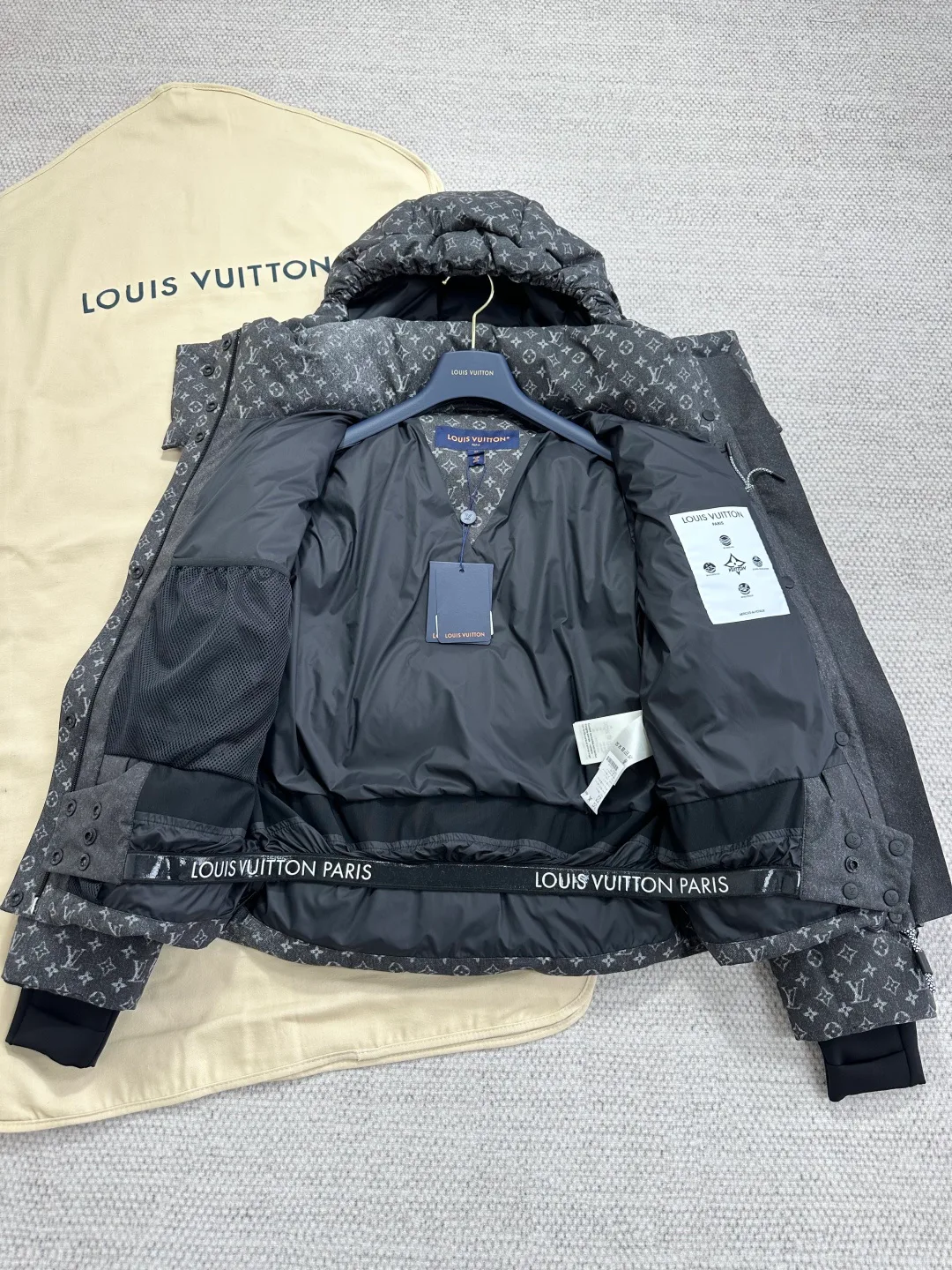 Куртки И Пуховики Женские Louis Vuitton 1252795