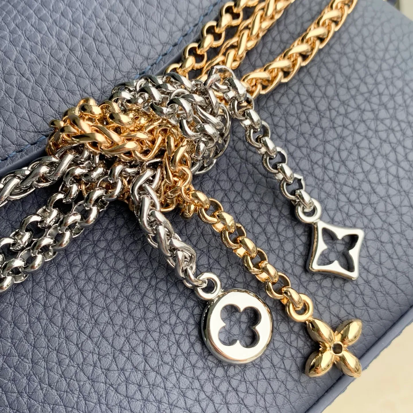 Классические Сумки Женские Louis Vuitton 18147531