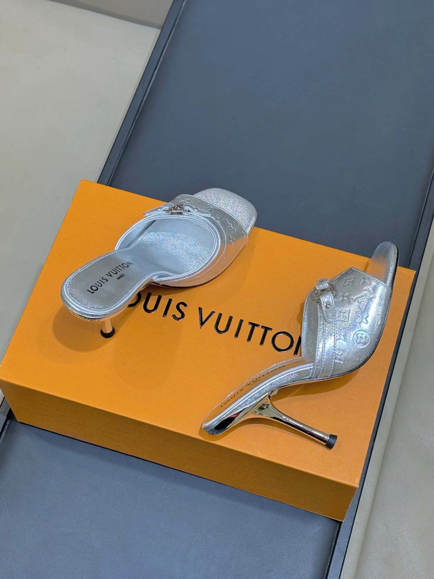 Босоножки Женские Louis Vuitton 1291459