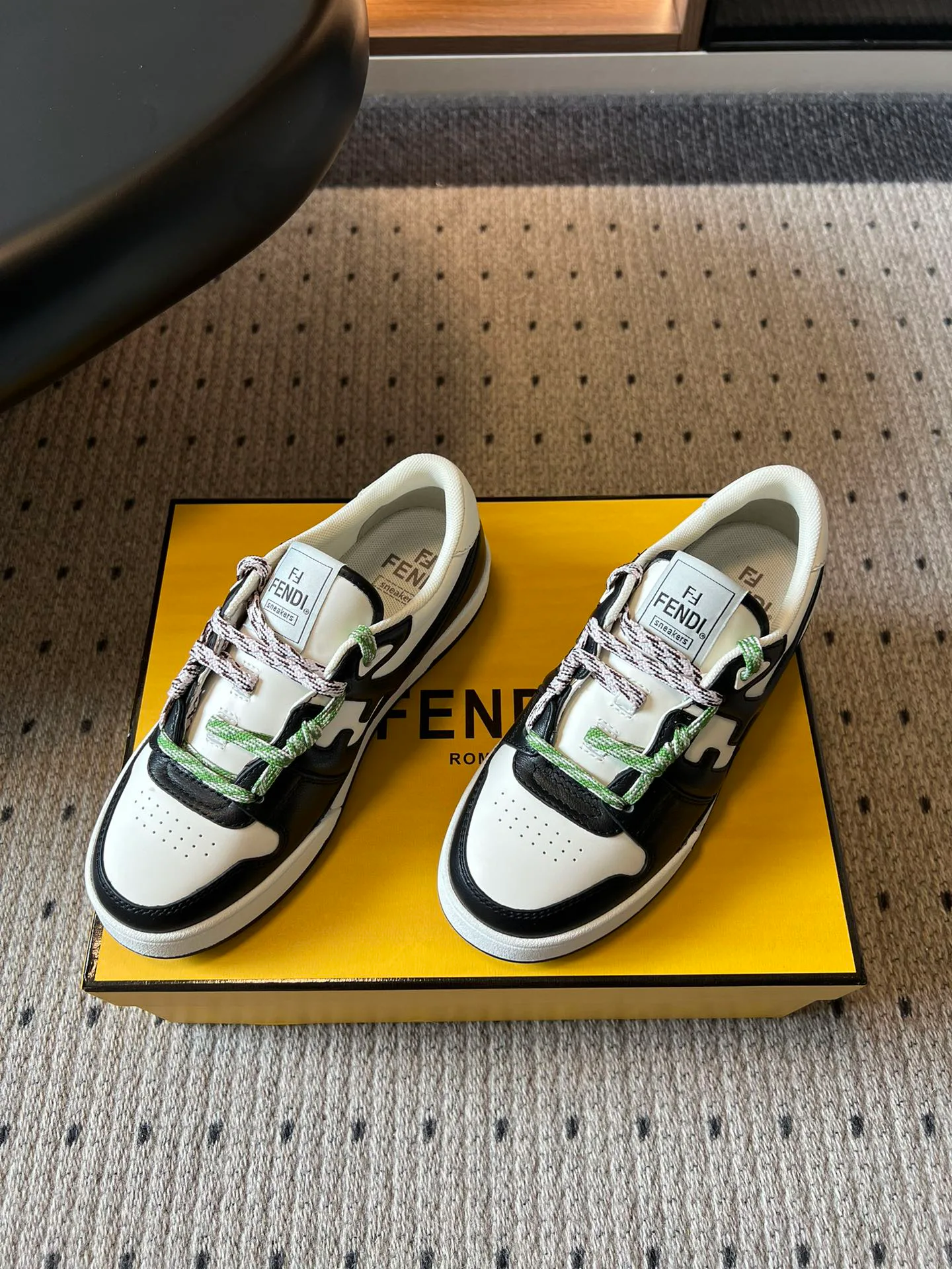Кроссовки Женские Fendi 18497966