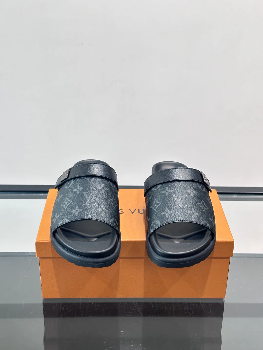 Шлепанцы Мужские Louis Vuitton 13353079