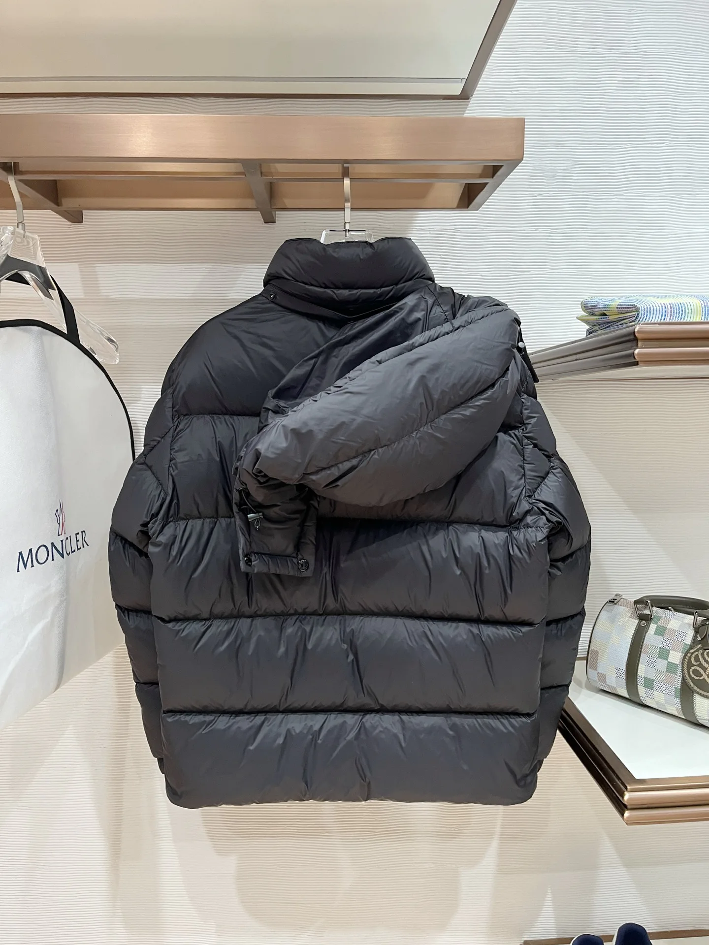 Куртки И Пуховики Мужские Moncler 17930655