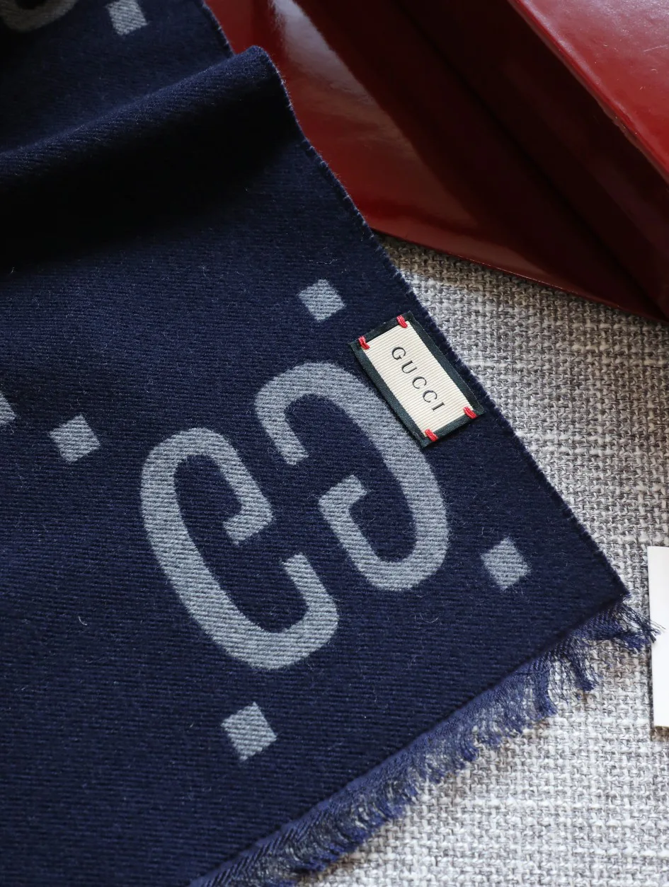 Шарфы Gucci 240510