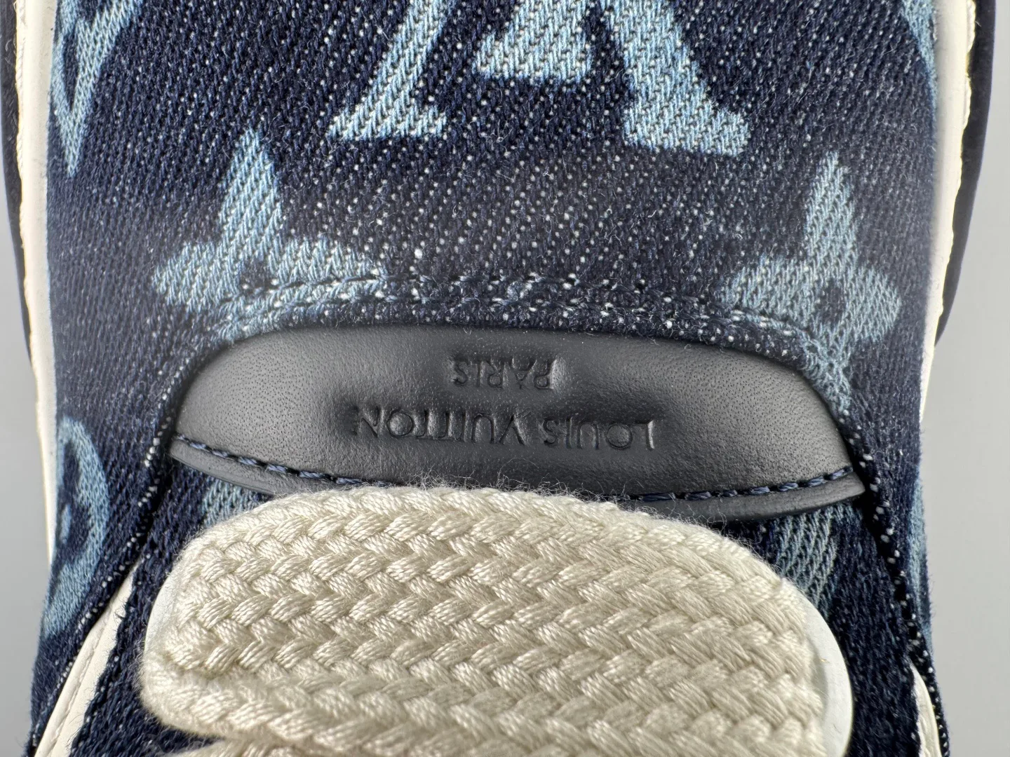 Кроссовки Женские Louis Vuitton 17293054