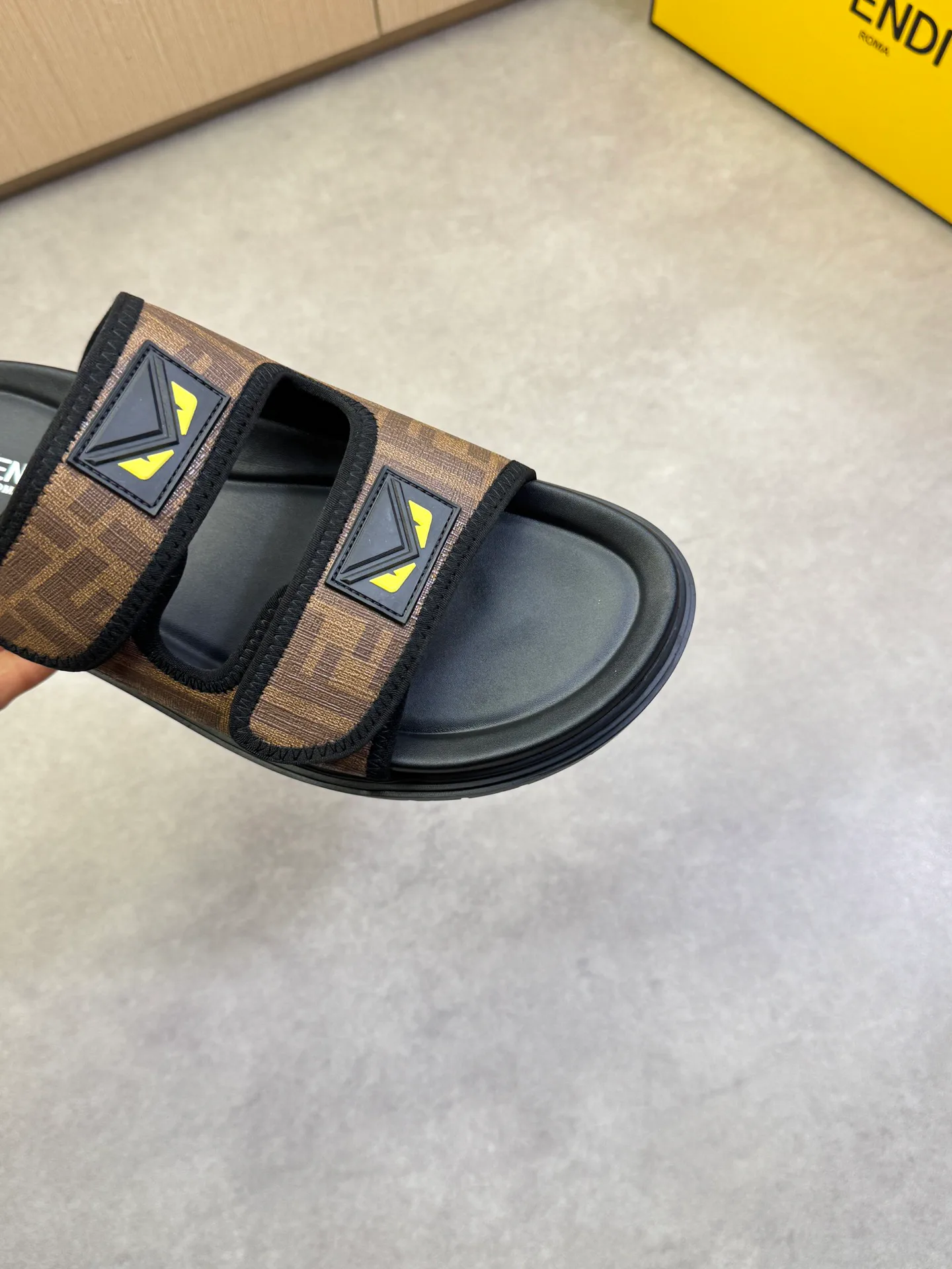 Сандалии Женские Fendi 11468634