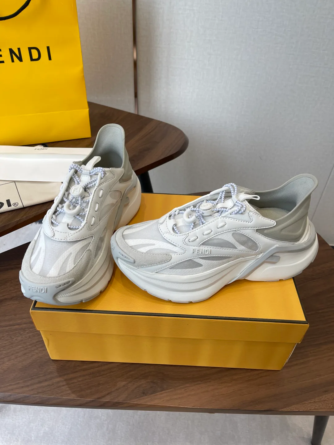 Кроссовки Женские Fendi 11428091