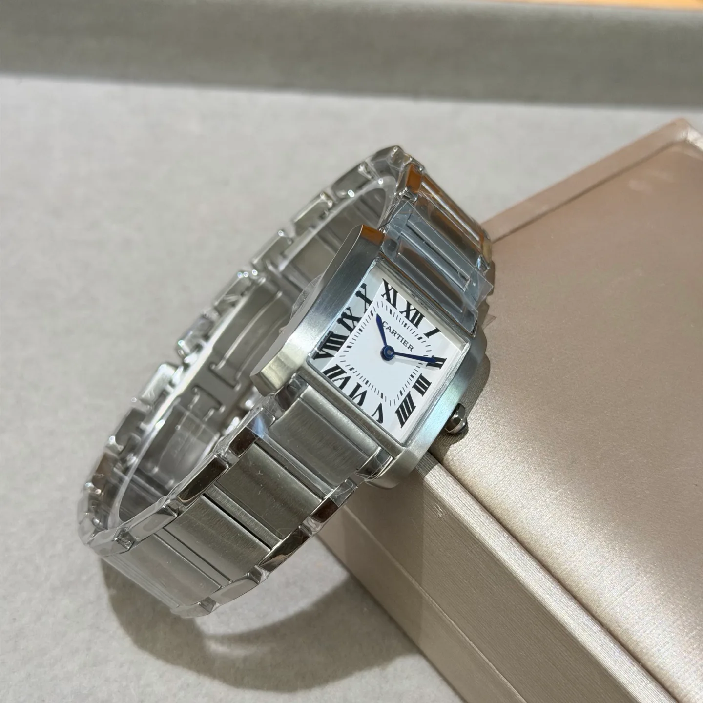 Часы Женские Cartier 17565757