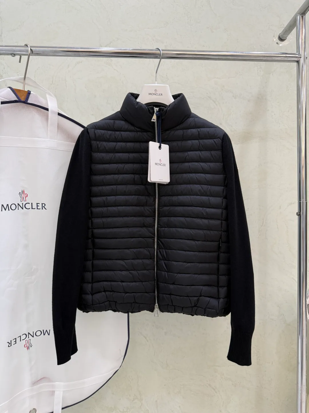 Куртки И Пуховики Женские Moncler 17918888