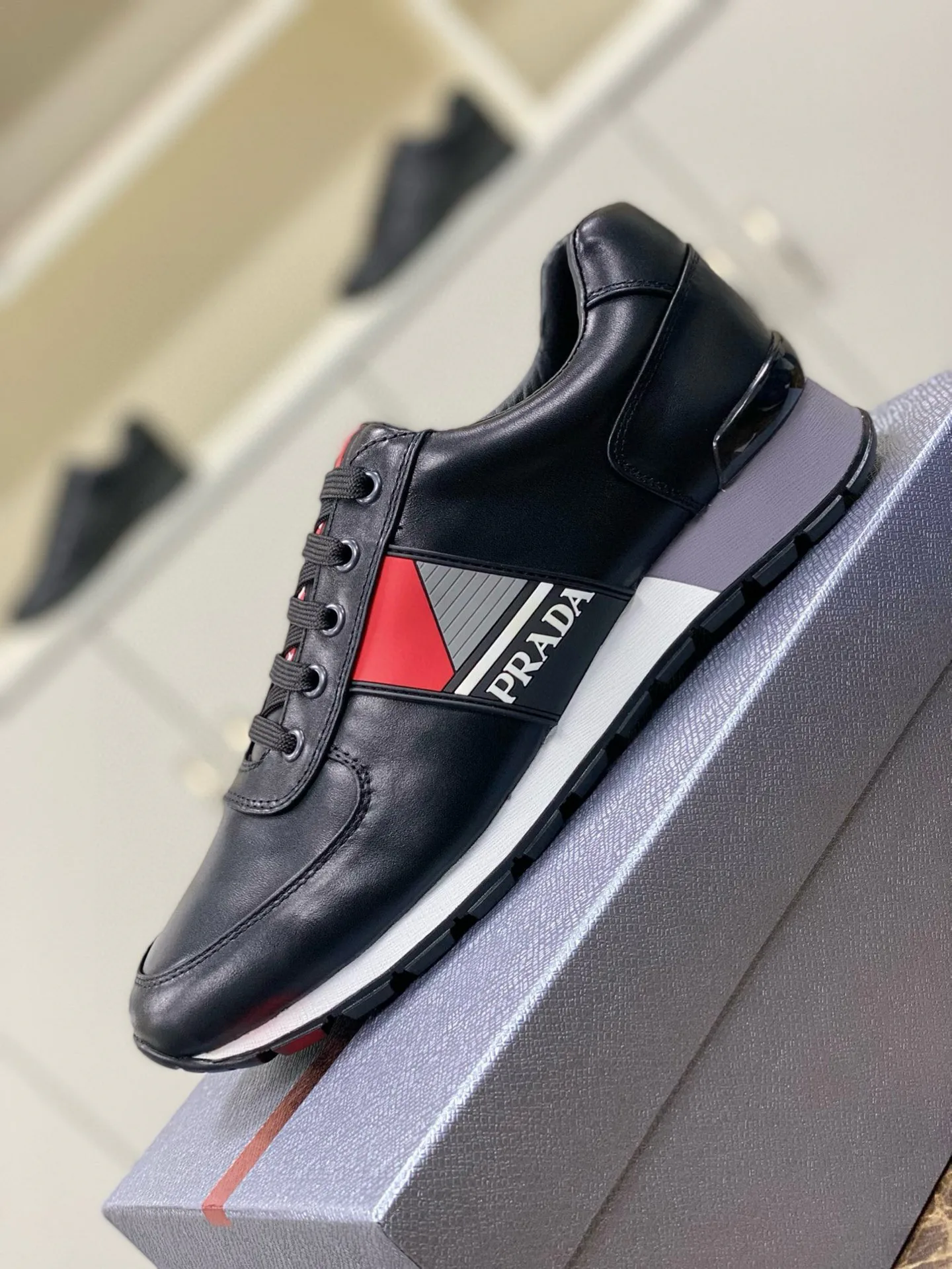 Кроссовки Женские Prada 6264174