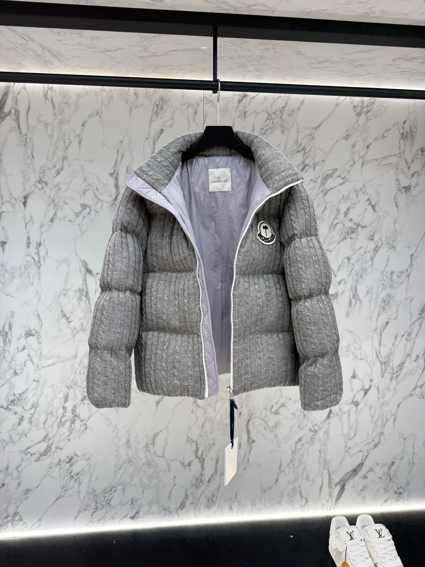 Куртки И Пуховики Мужские Moncler 18188650