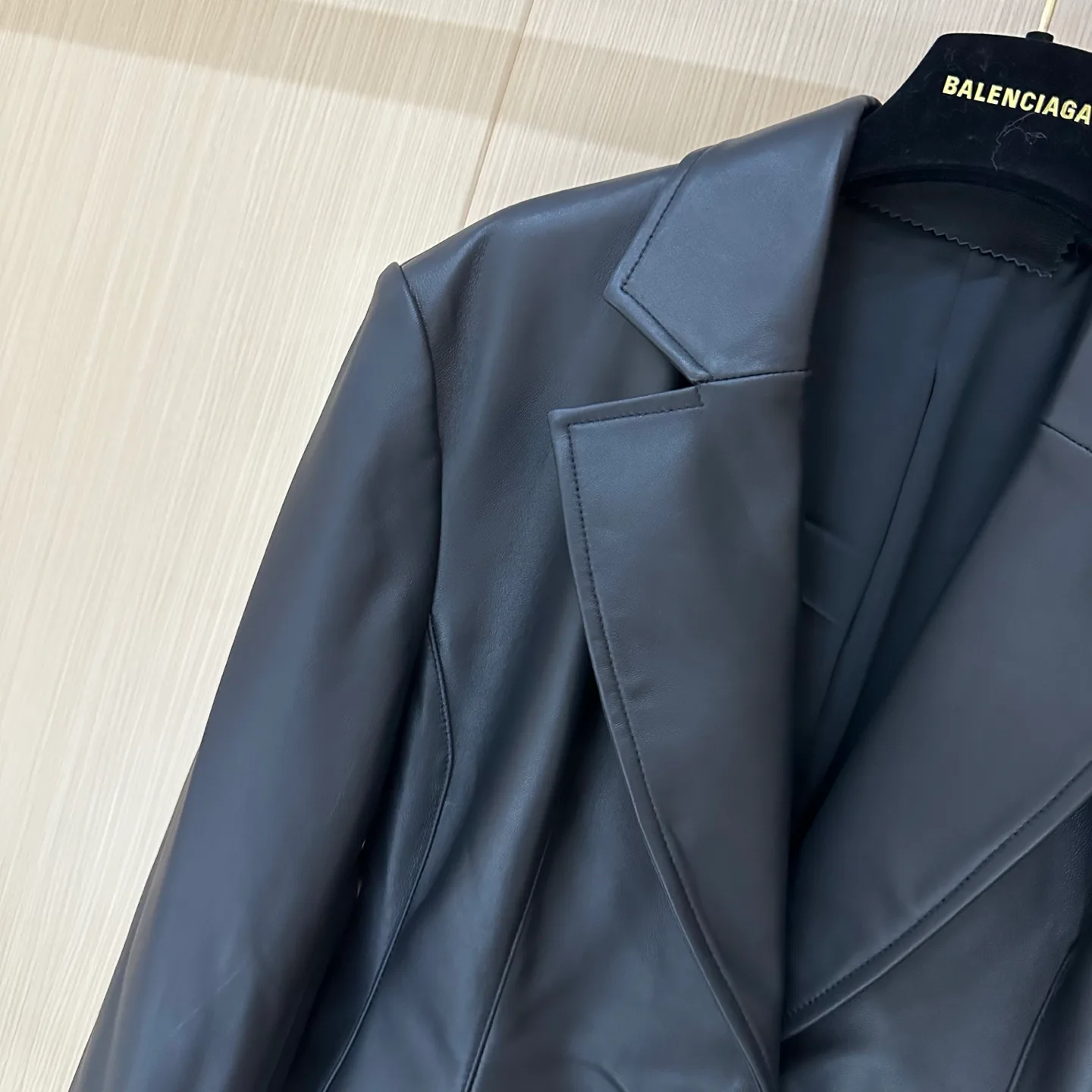 Кожаные Куртки И Дублёнки Женские Balenciaga 11155446