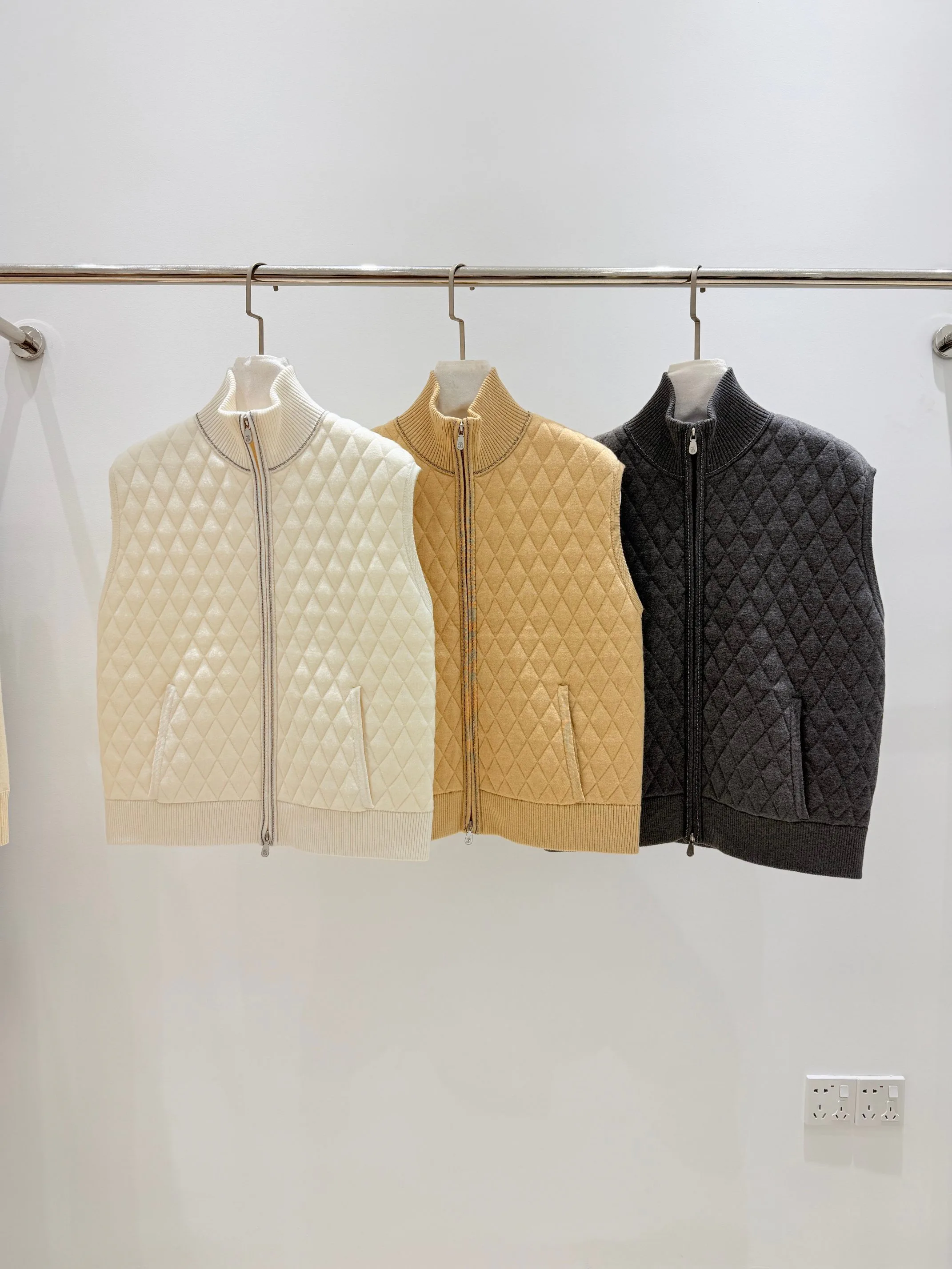 Жилеты Женские Brunello Cucinelli 18668235