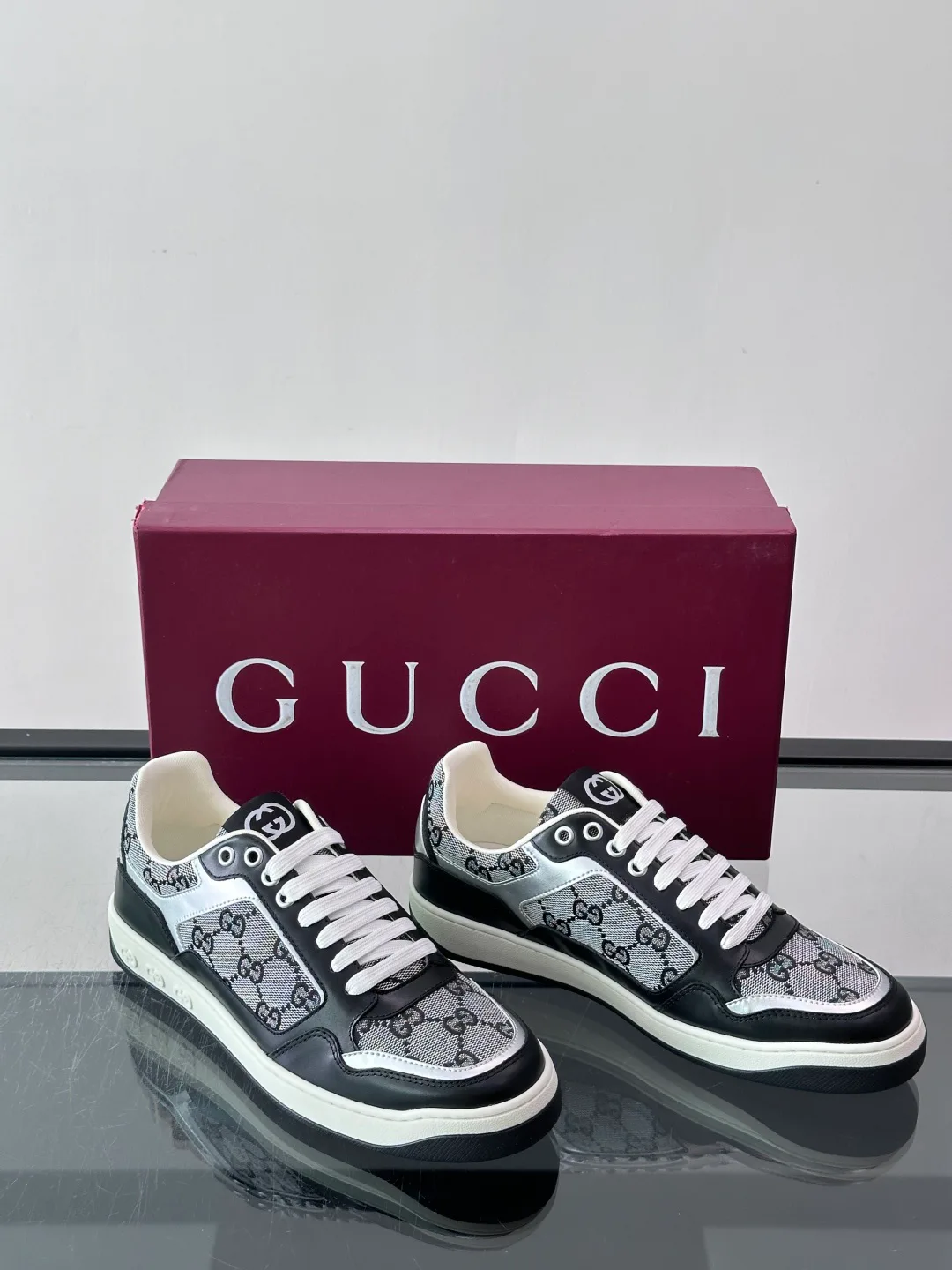 Кроссовки Женские Gucci 18102695
