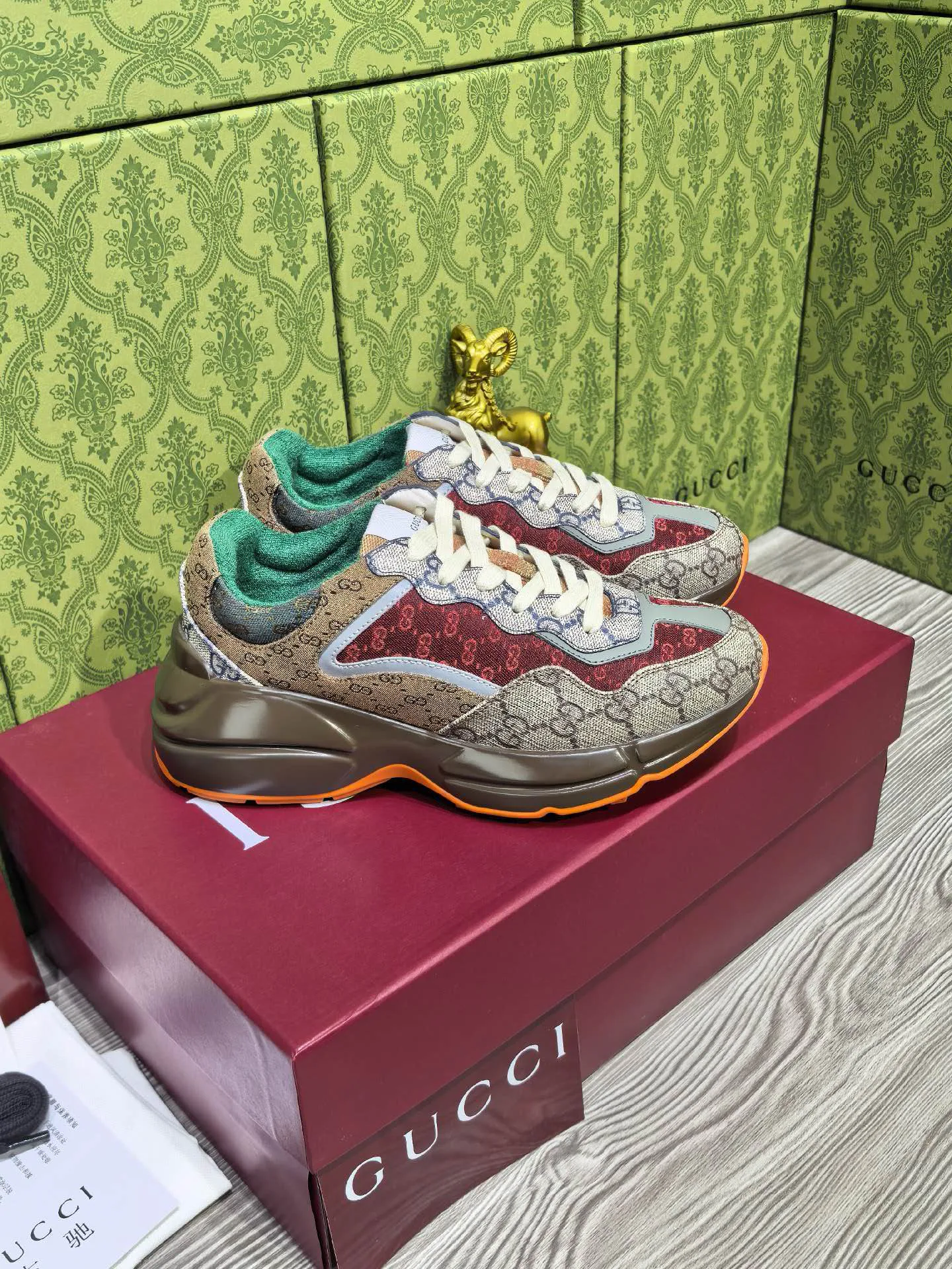 Кроссовки Женские Gucci 18039948