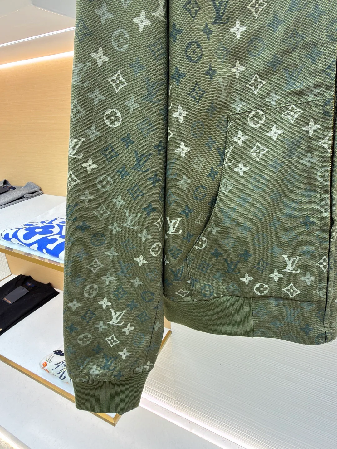 Куртки И Пуховики Мужские Louis Vuitton 1270669