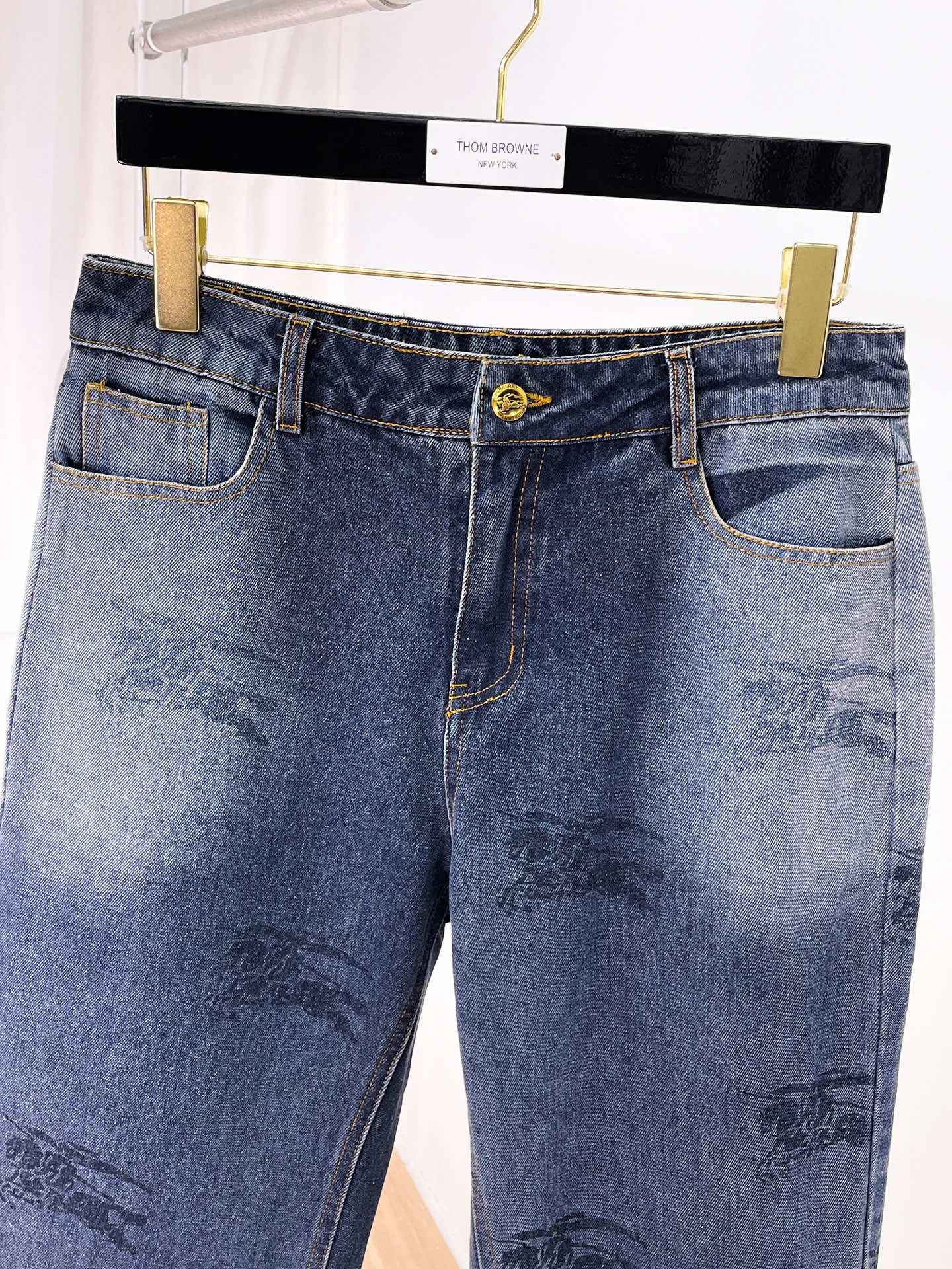 Джинсы Мужские Burberry 18499659