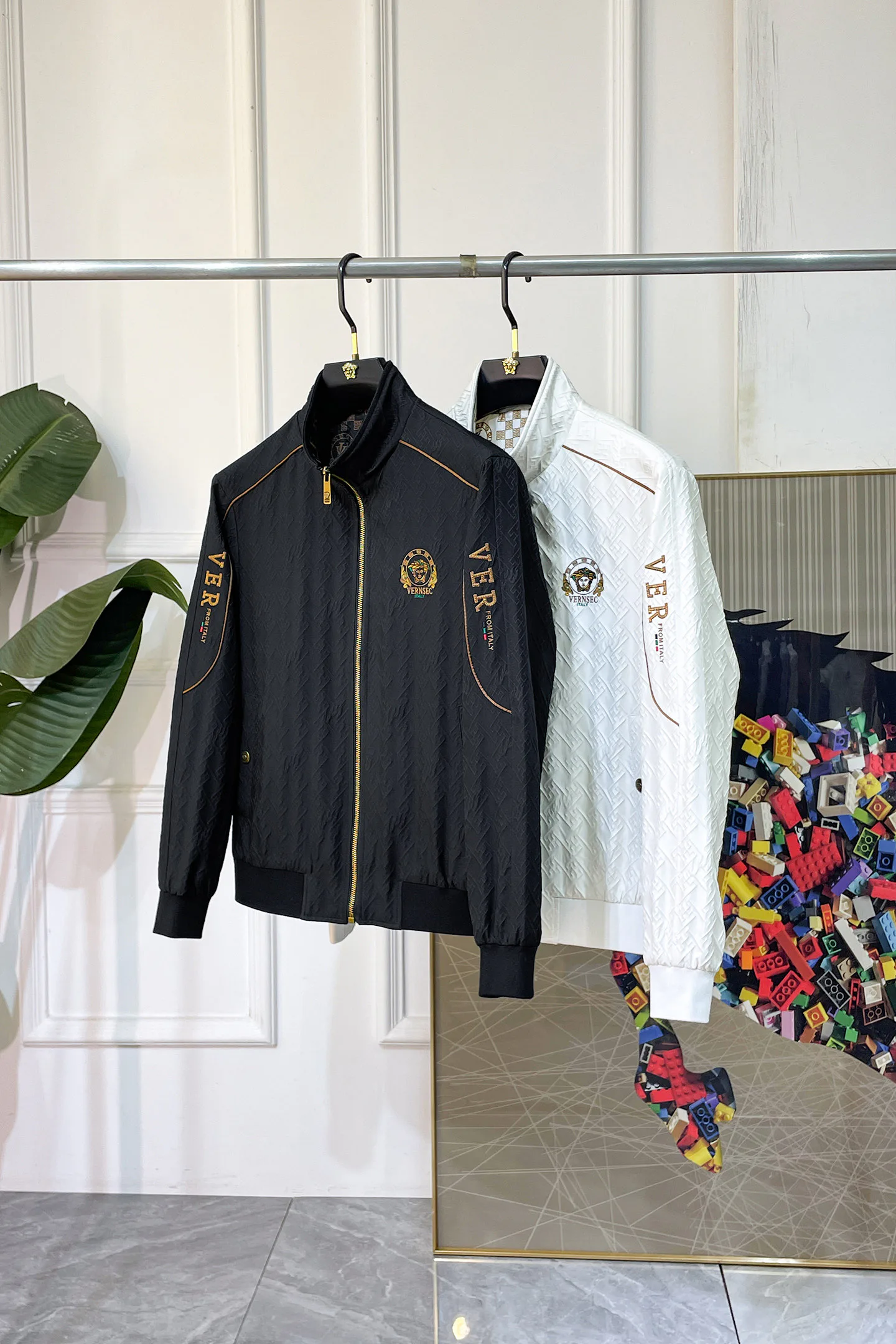 Куртки И Пуховики Мужские Versace 17900364