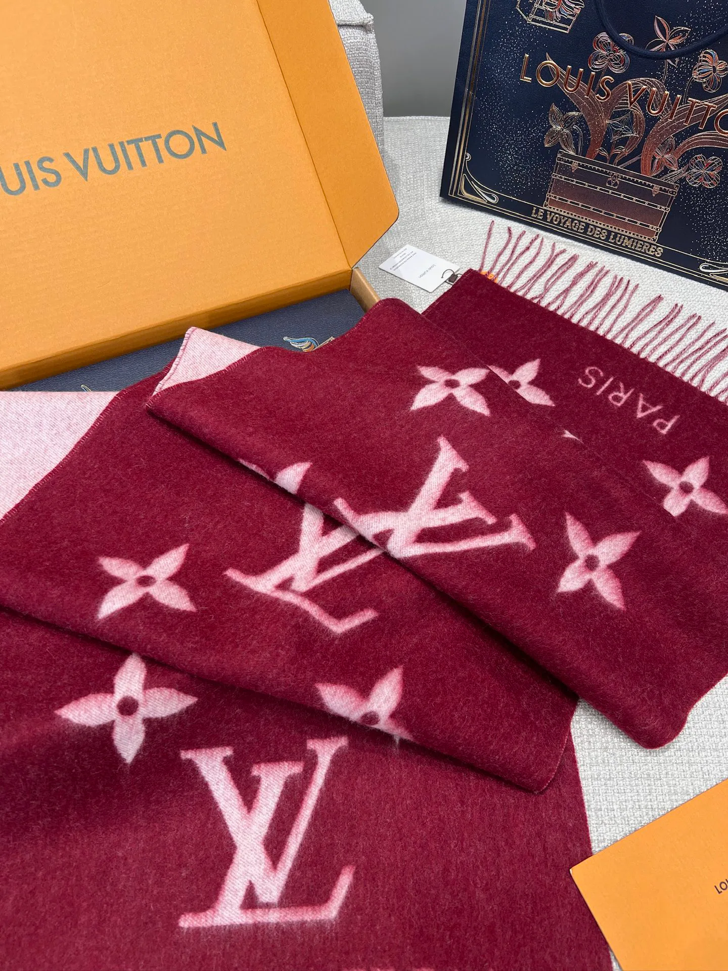 Шарфы Louis Vuitton 18210446