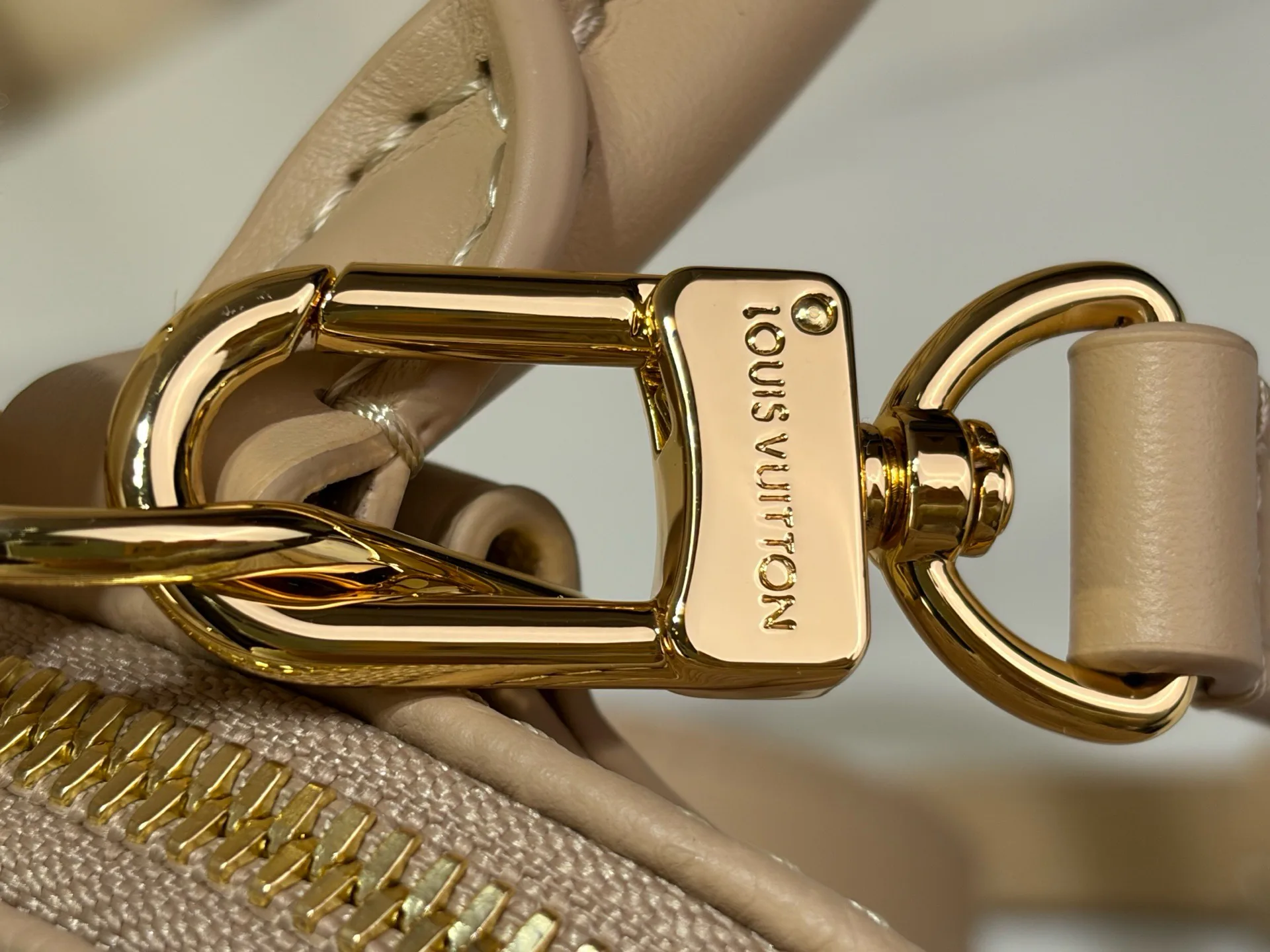 Классические Сумки Женские Louis Vuitton 18240306