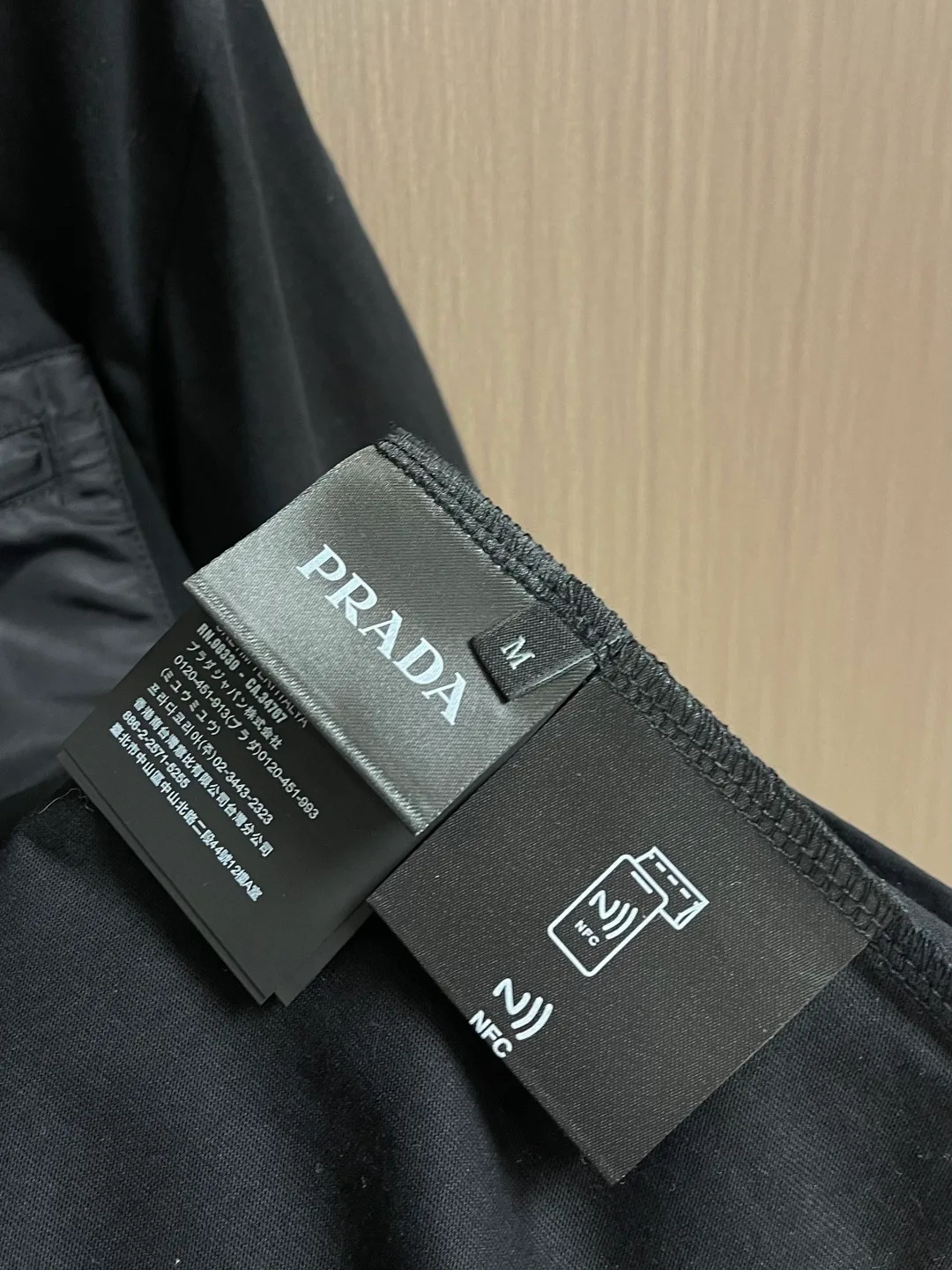 Футболки Женские Prada 18191379