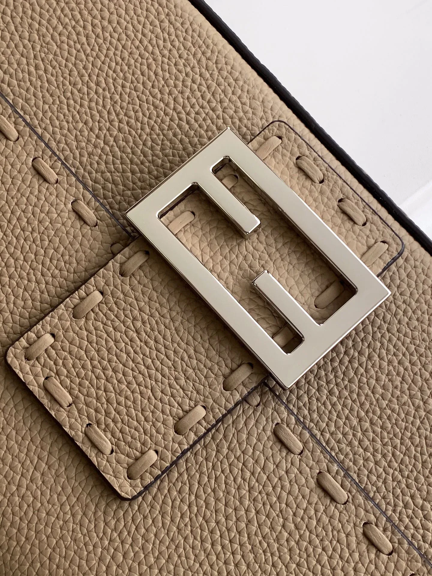 Классические Сумки Женские Fendi 12718239