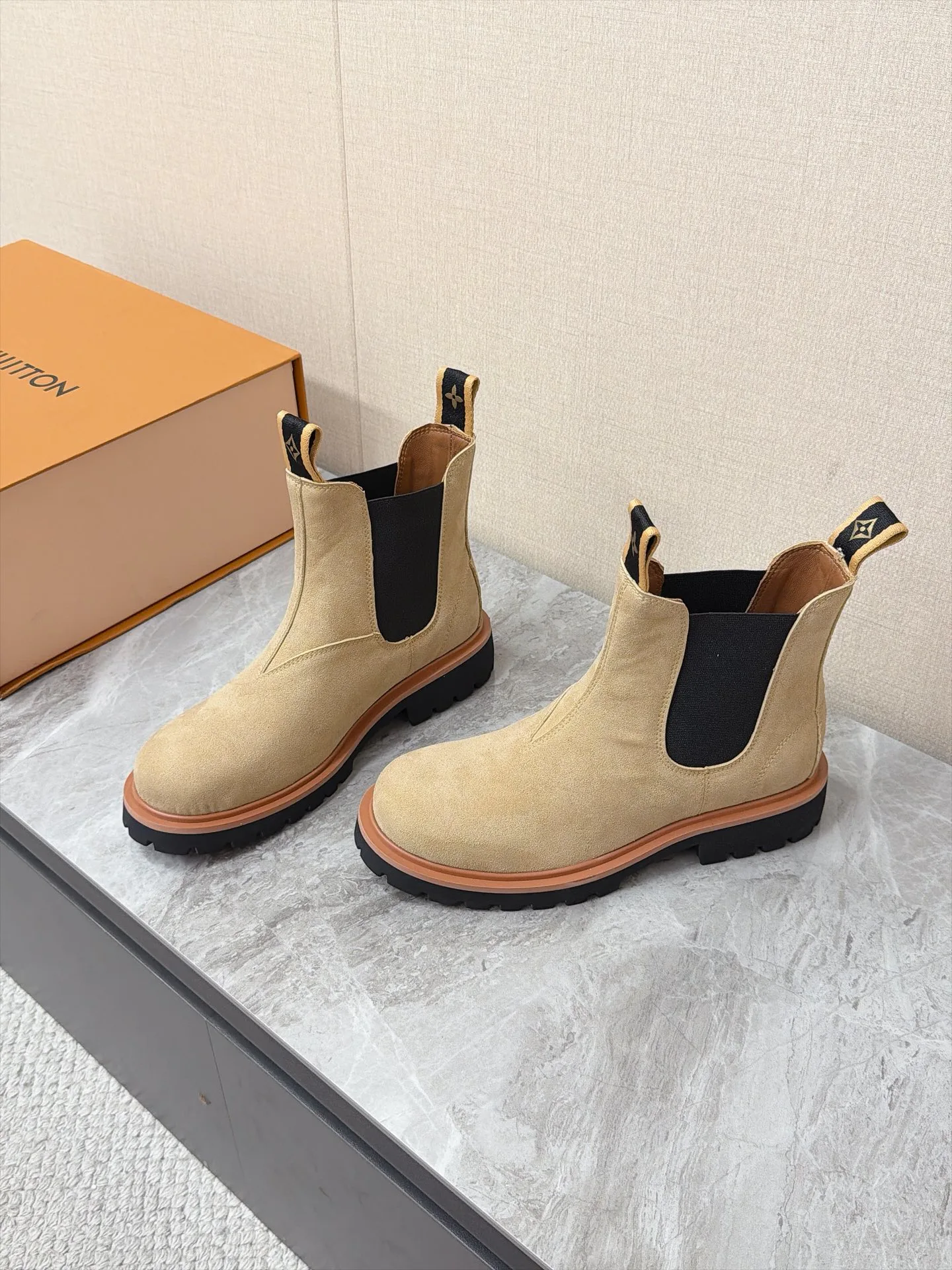 Ботинки Женские Louis Vuitton 19179022