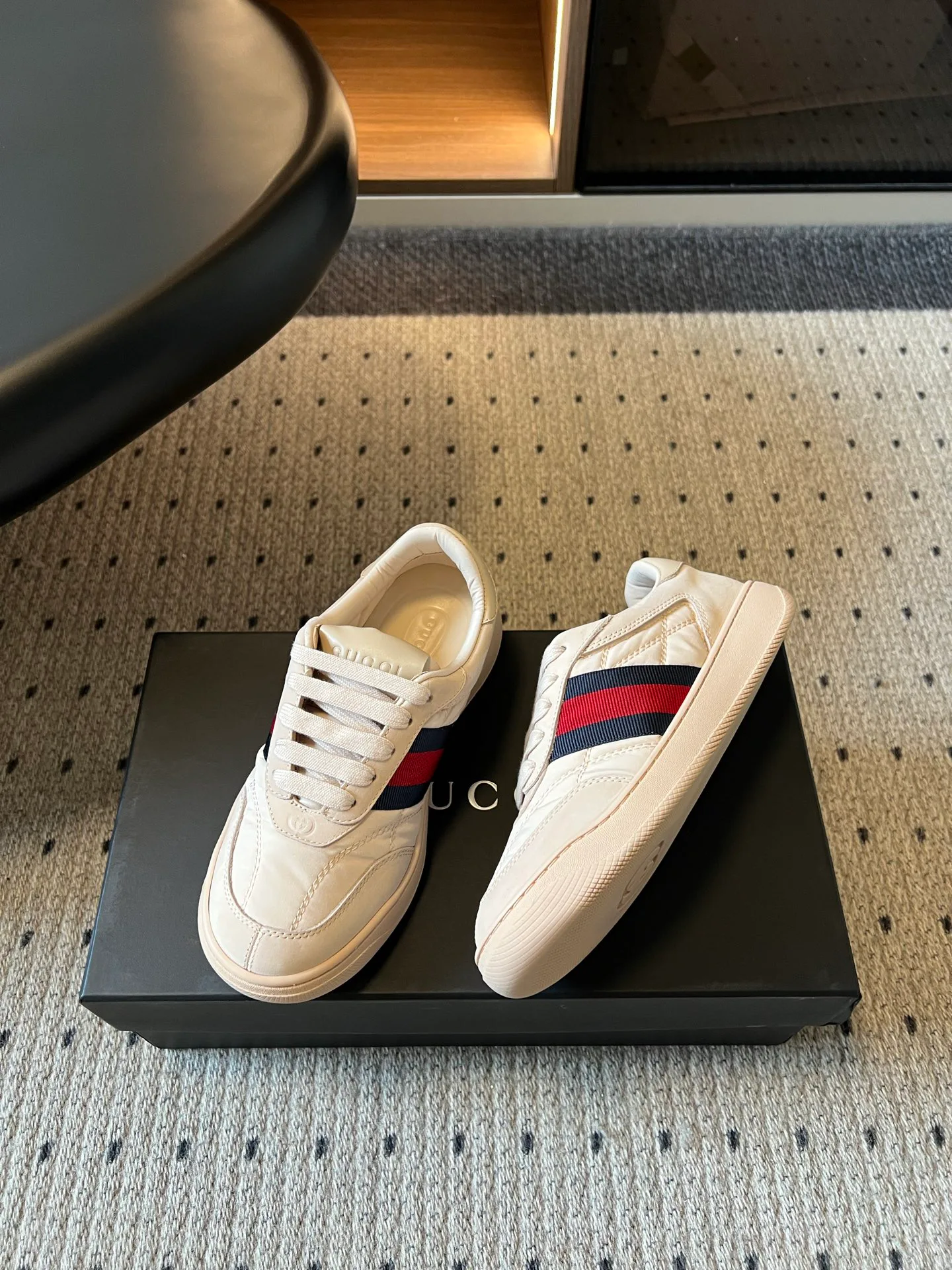 Кроссовки Женские Gucci 18146902