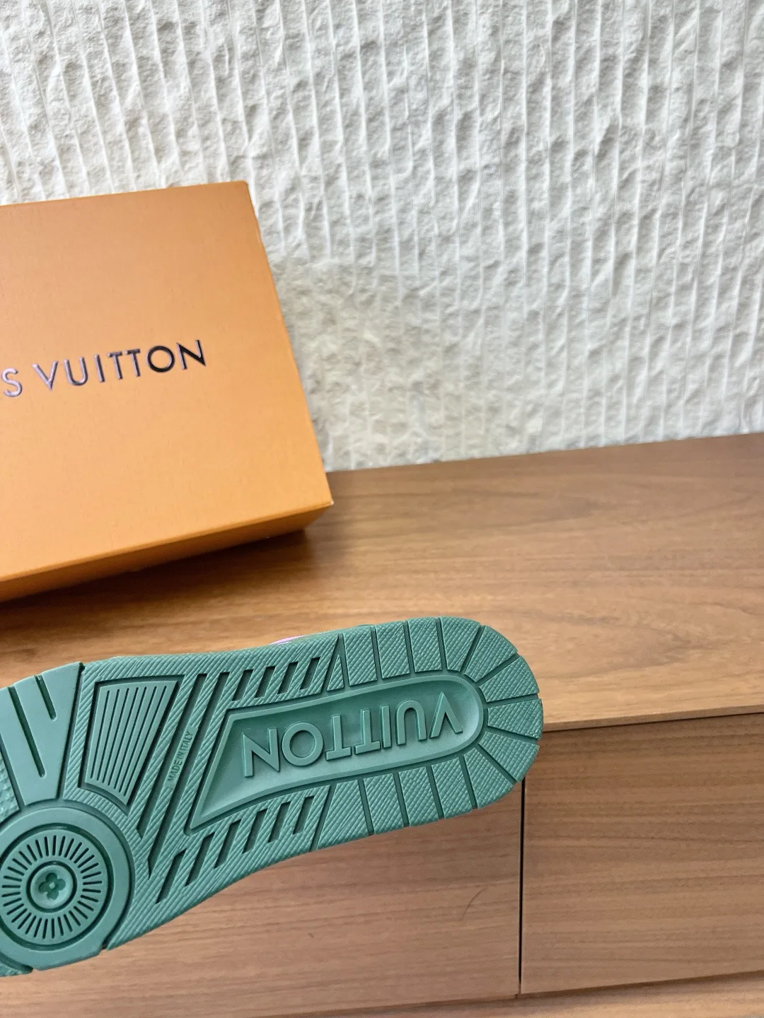 Кроссовки Женские Louis Vuitton 9885138