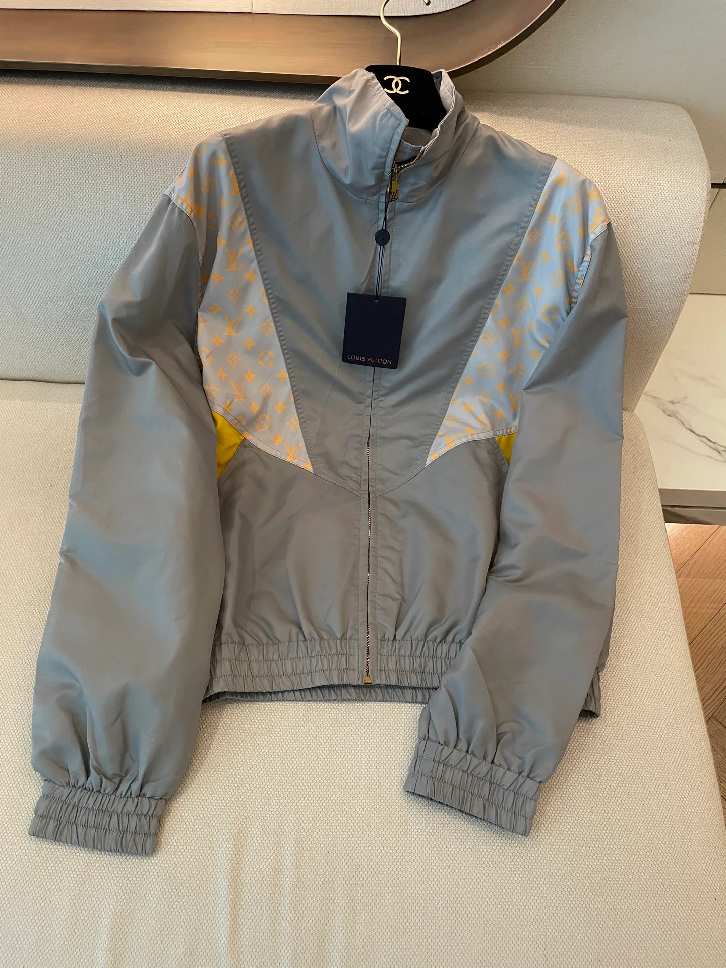 Куртки И Пуховики Женские Louis Vuitton 11466842