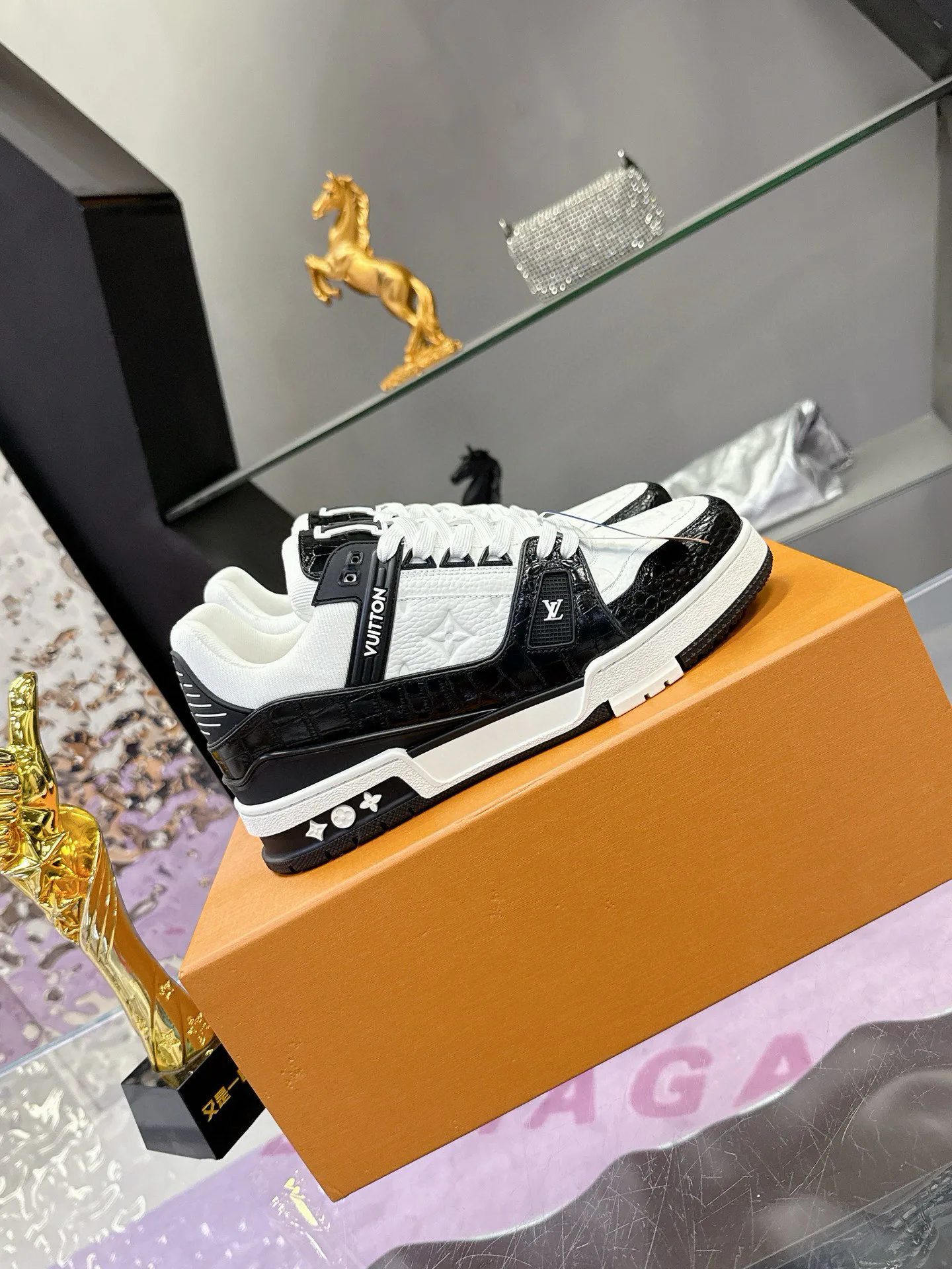 Кроссовки Женские Louis Vuitton 11707413