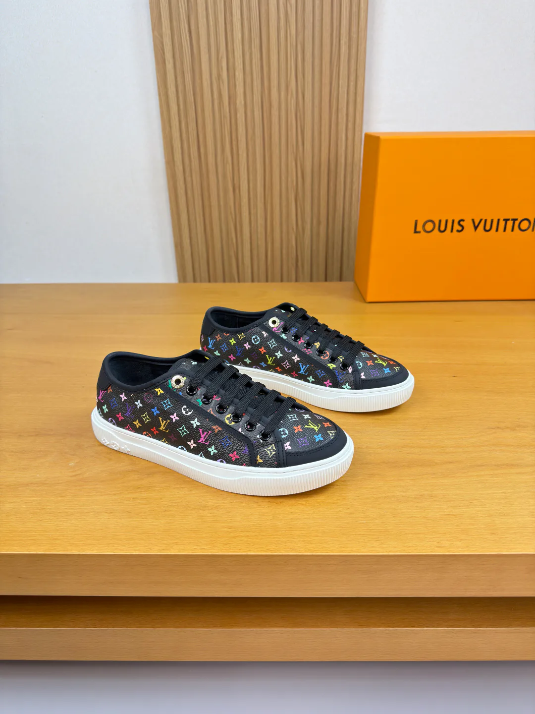 Кроссовки Женские Louis Vuitton 2652664