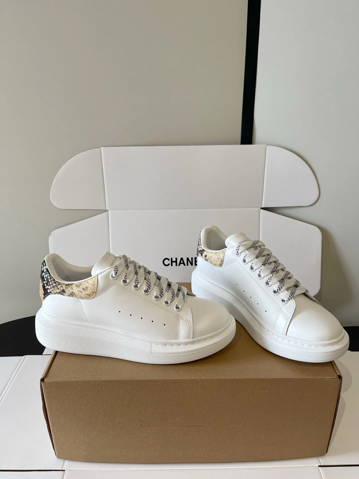 Кроссовки Женские Alexander Mcqueen 17898872