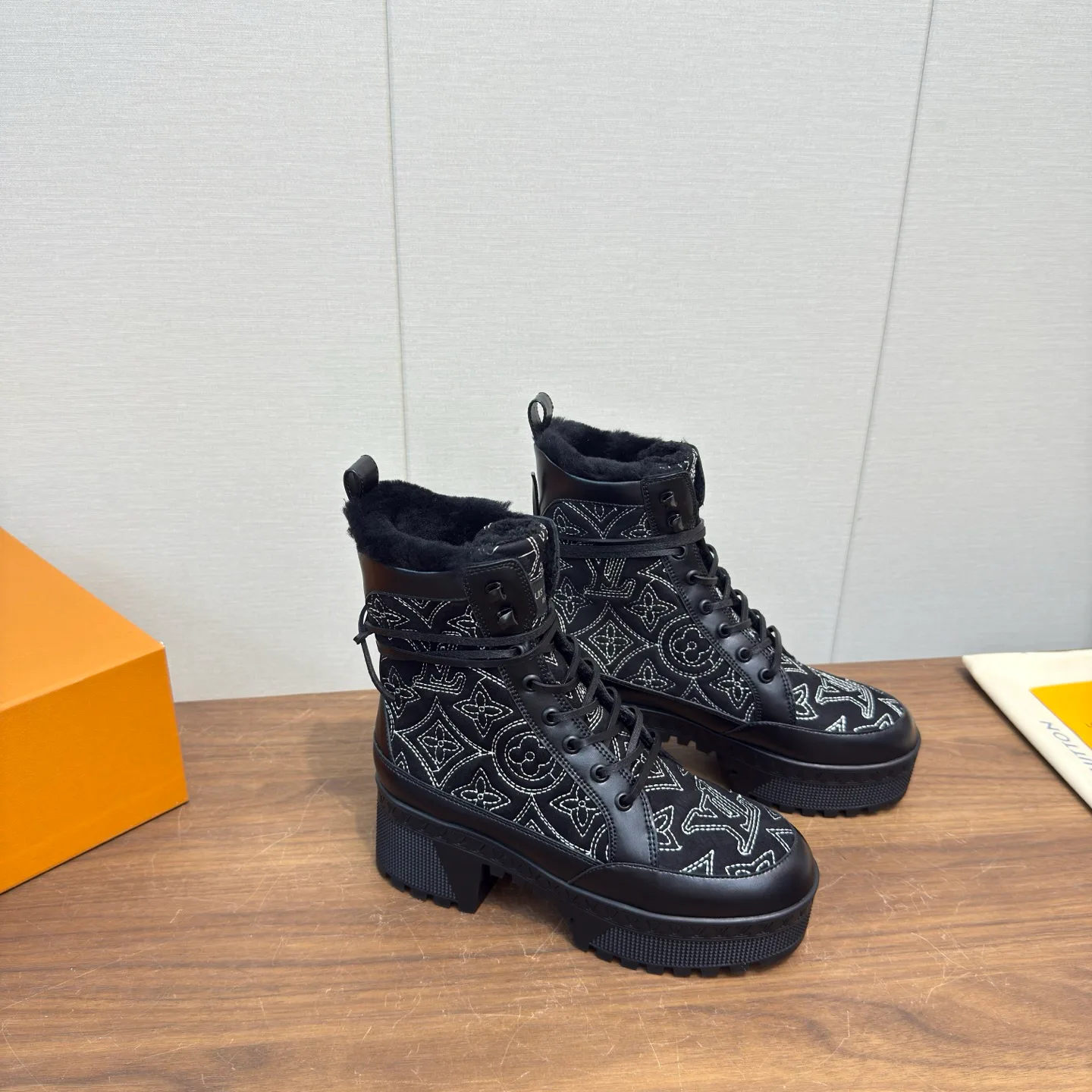 Ботинки Женские Louis Vuitton 20068634
