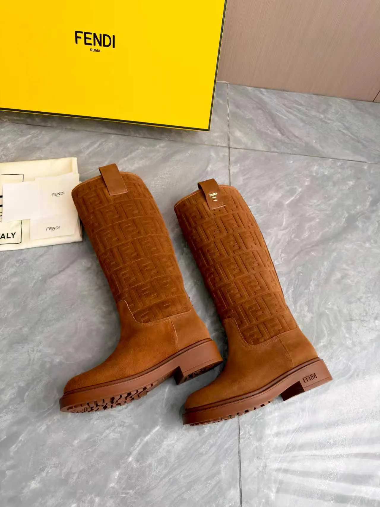 Сапоги Женские Fendi 18104327