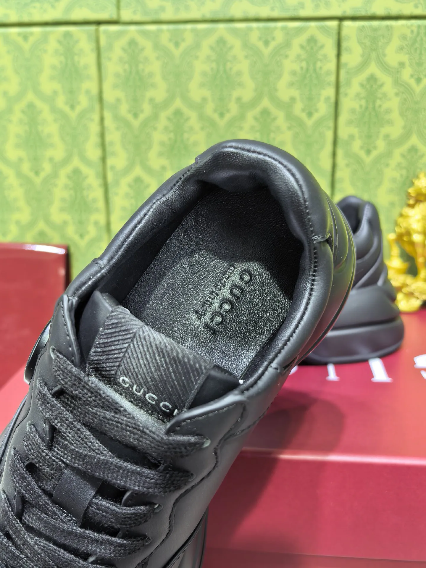 Кроссовки Женские Gucci 18039944