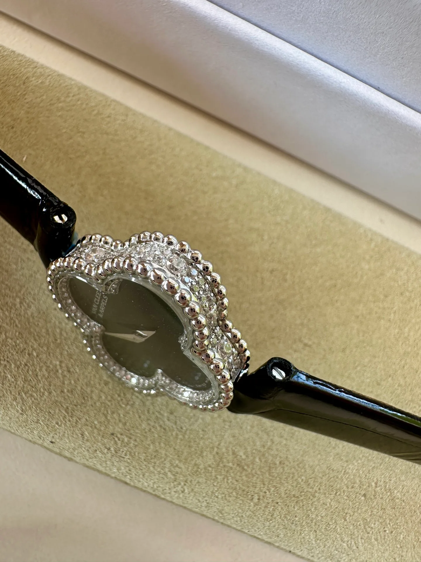 Часы Женские Van Cleef & Arpels 13071432