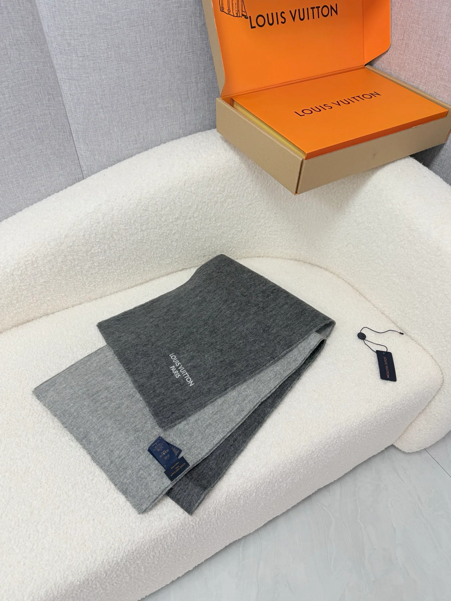 Шарфы Louis Vuitton 18574653