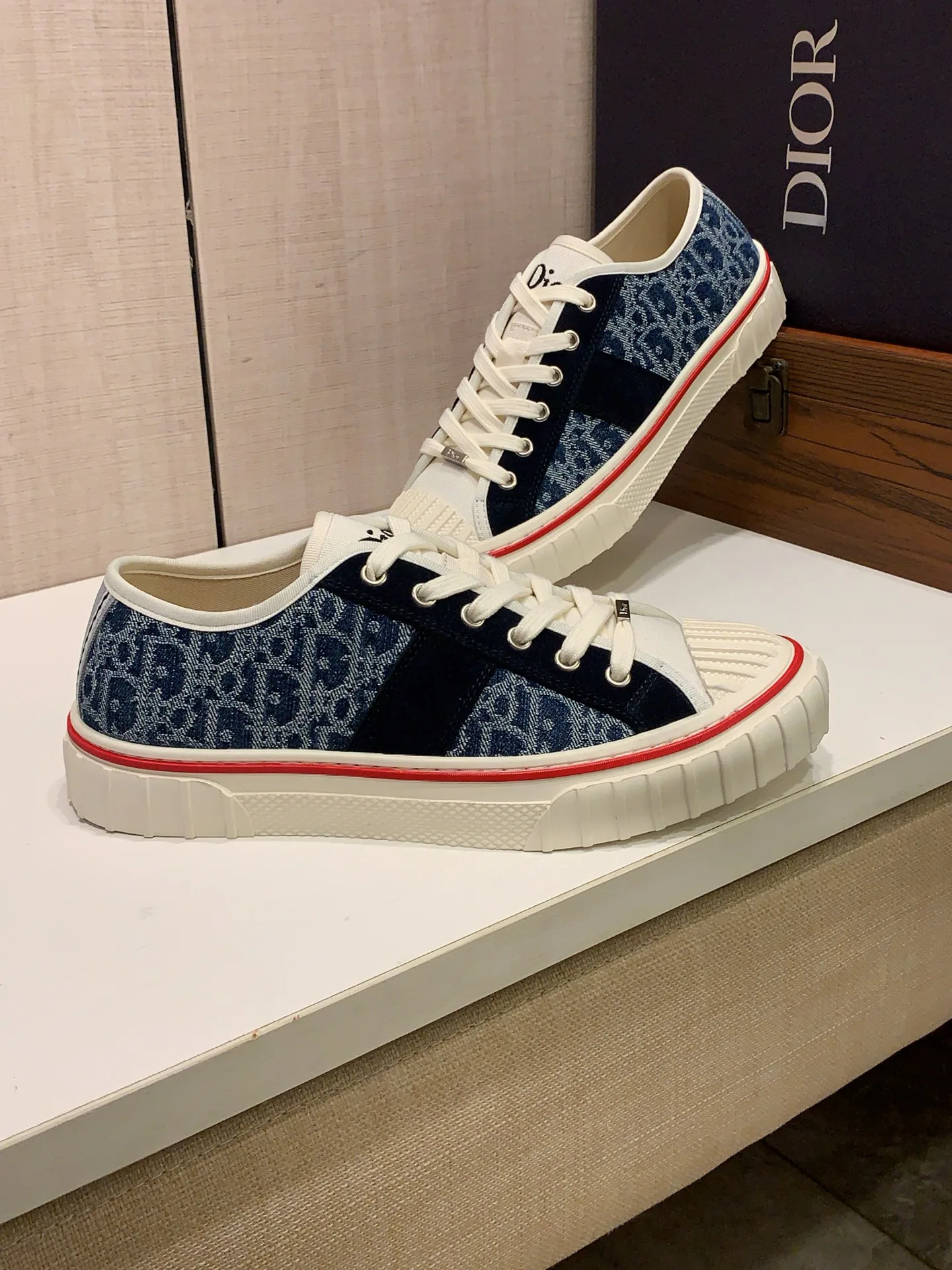 Кроссовки Женские Christian Dior 18247724