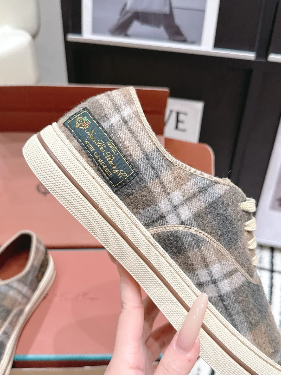 Кроссовки Женские Loro Piana 18621074