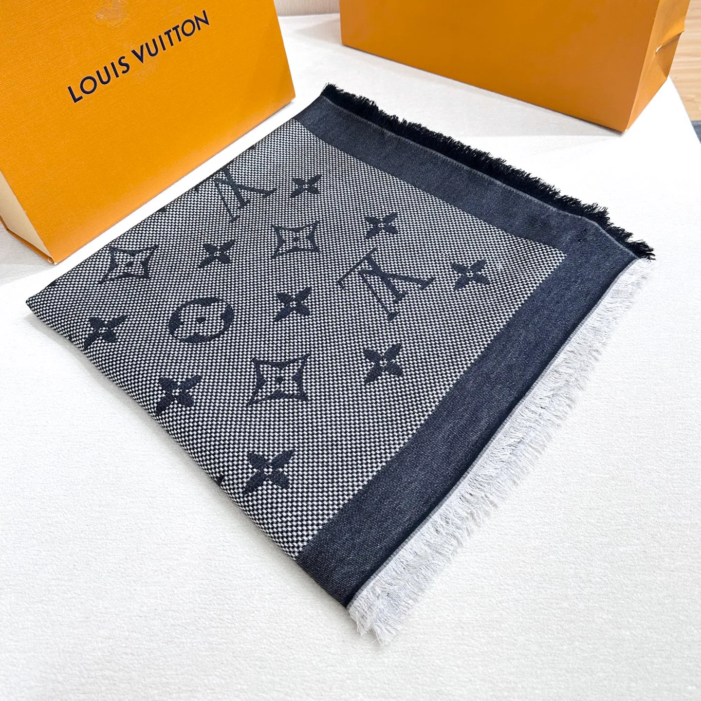 Шарфы Louis Vuitton 18627210