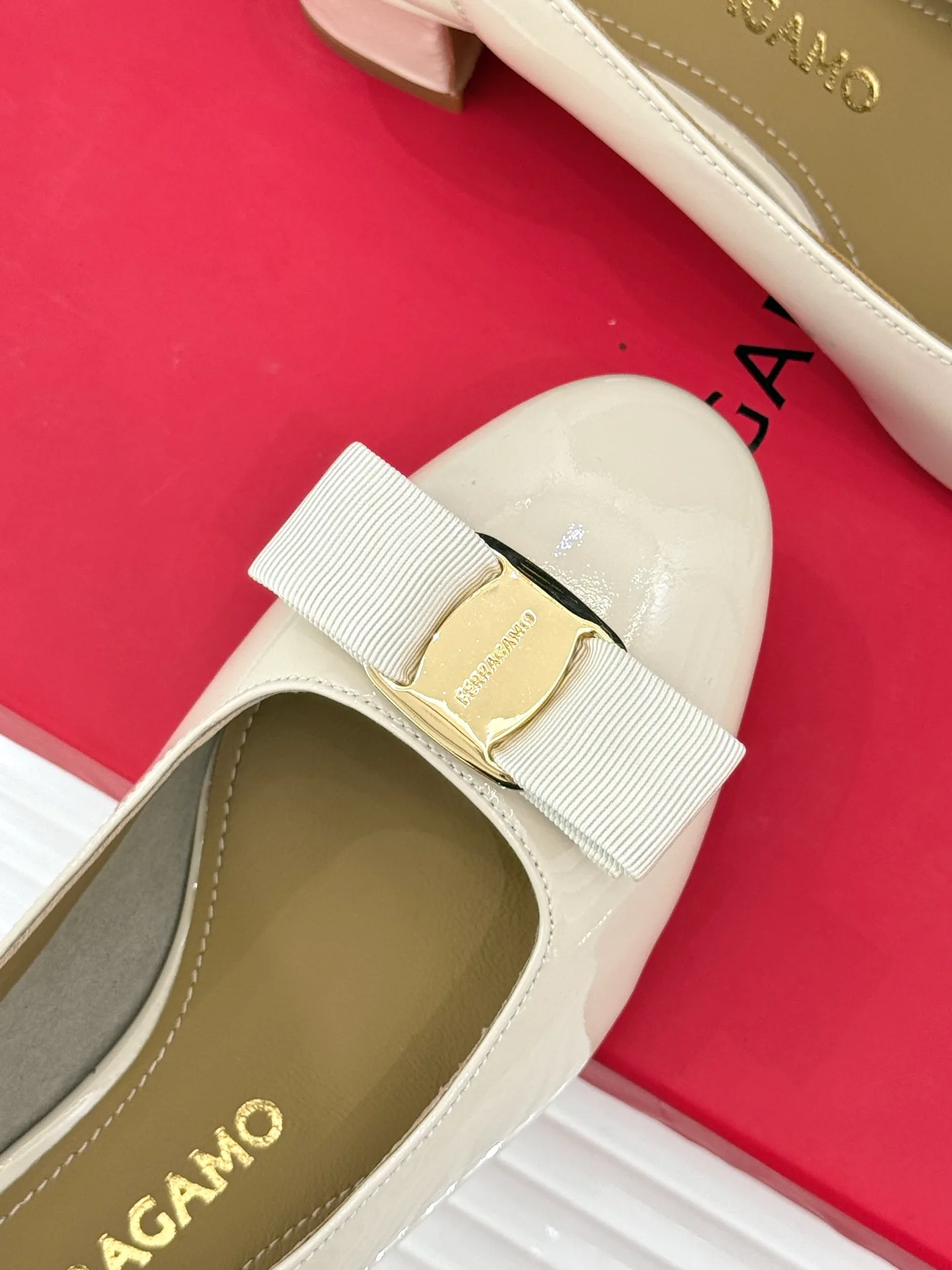 Туфли Женские Salvatore Ferragamo 13433070