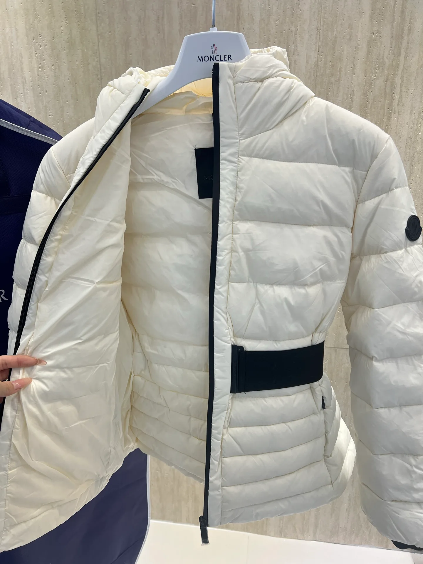Куртки И Пуховики Женские Moncler 18302919