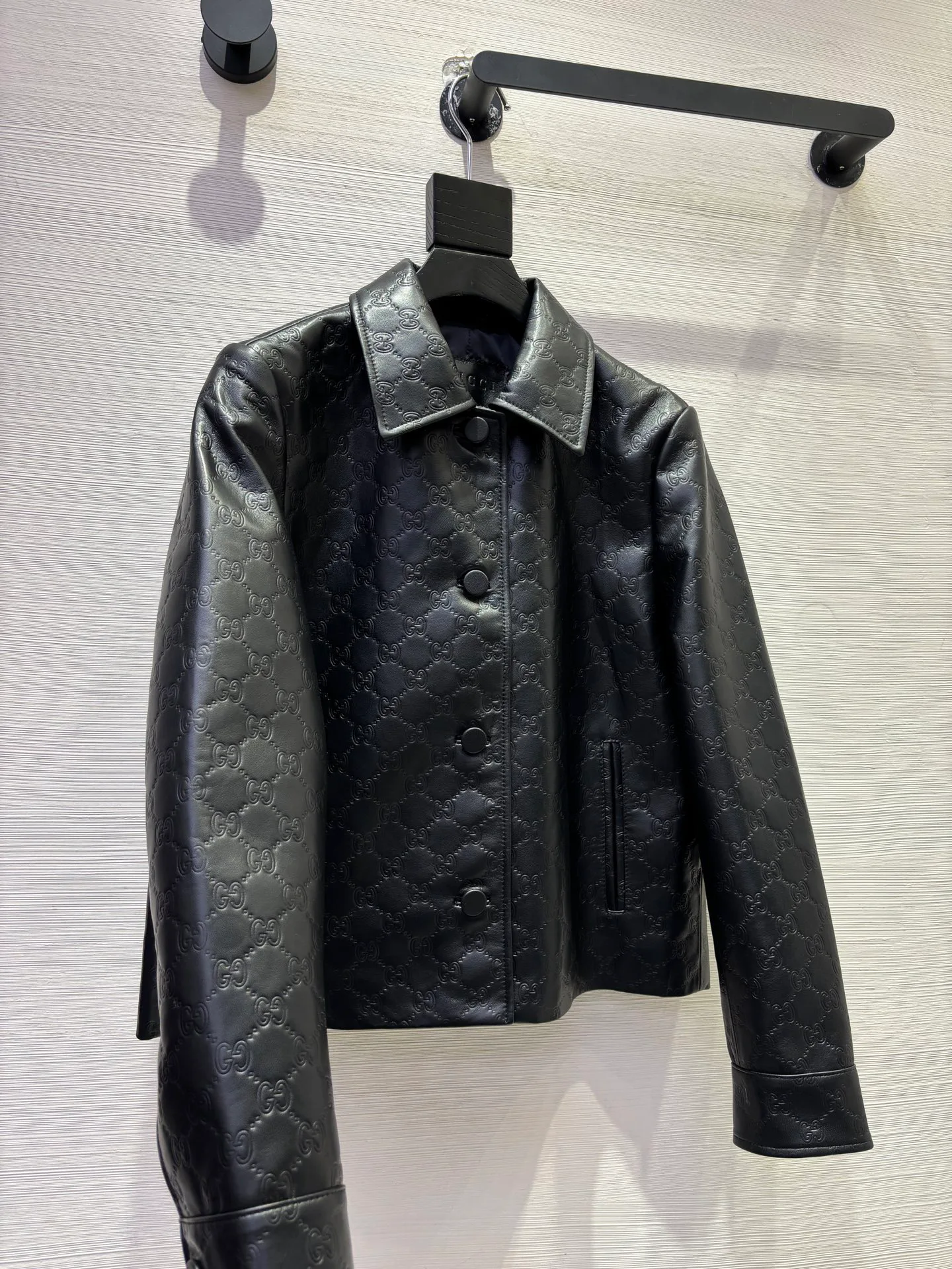 Кожаные Куртки И Дублёнки Женские Gucci 562230